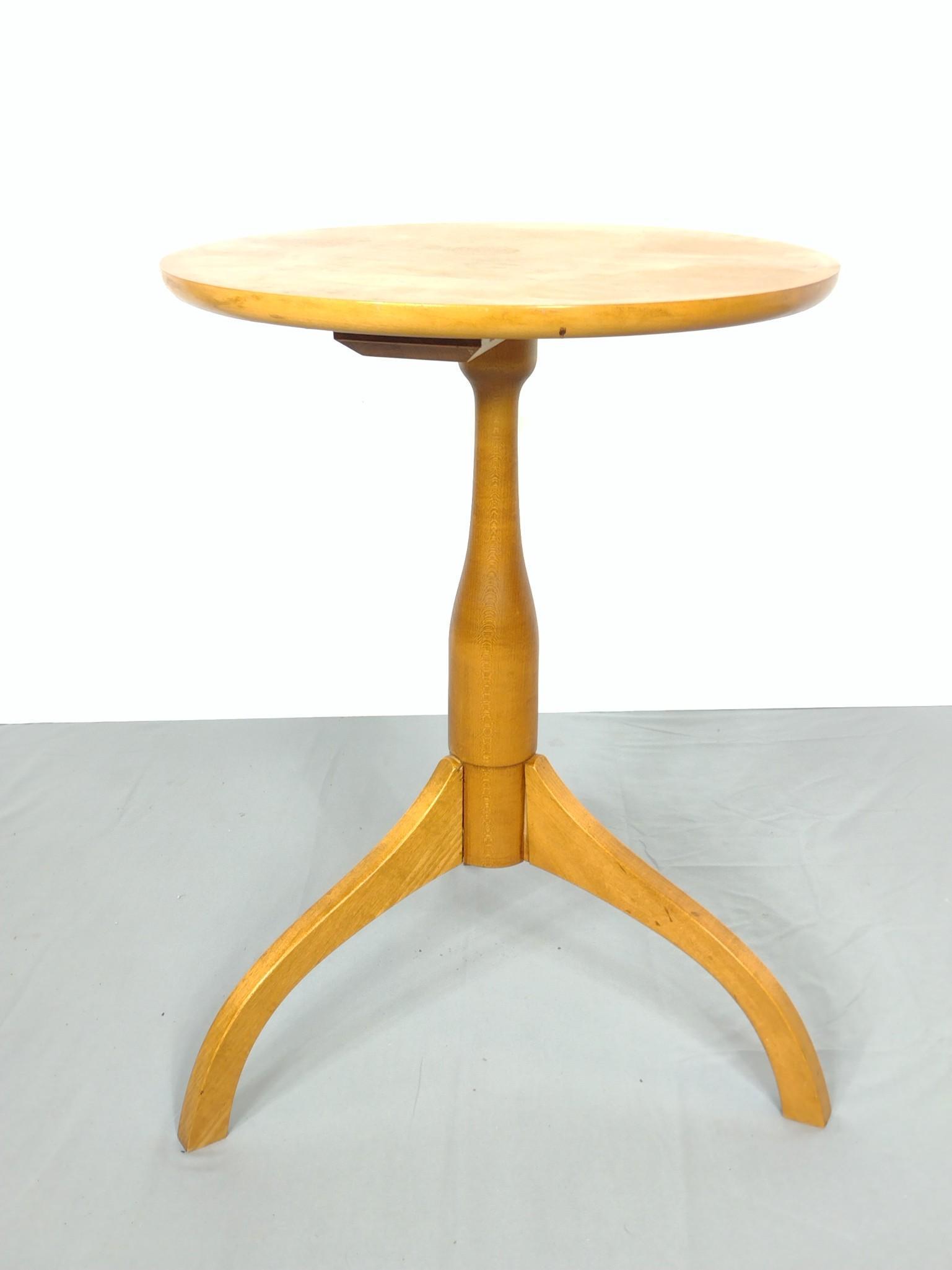 Hagerty Cohasset Colonial Side Table (1 of 5)