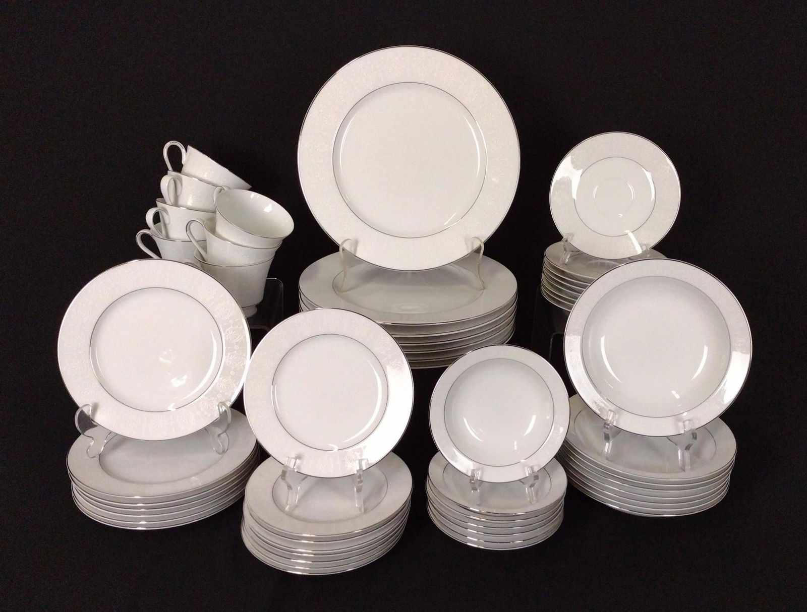 52 Pcs Crown Empire "Princess" Dinnerware (1 of 4)