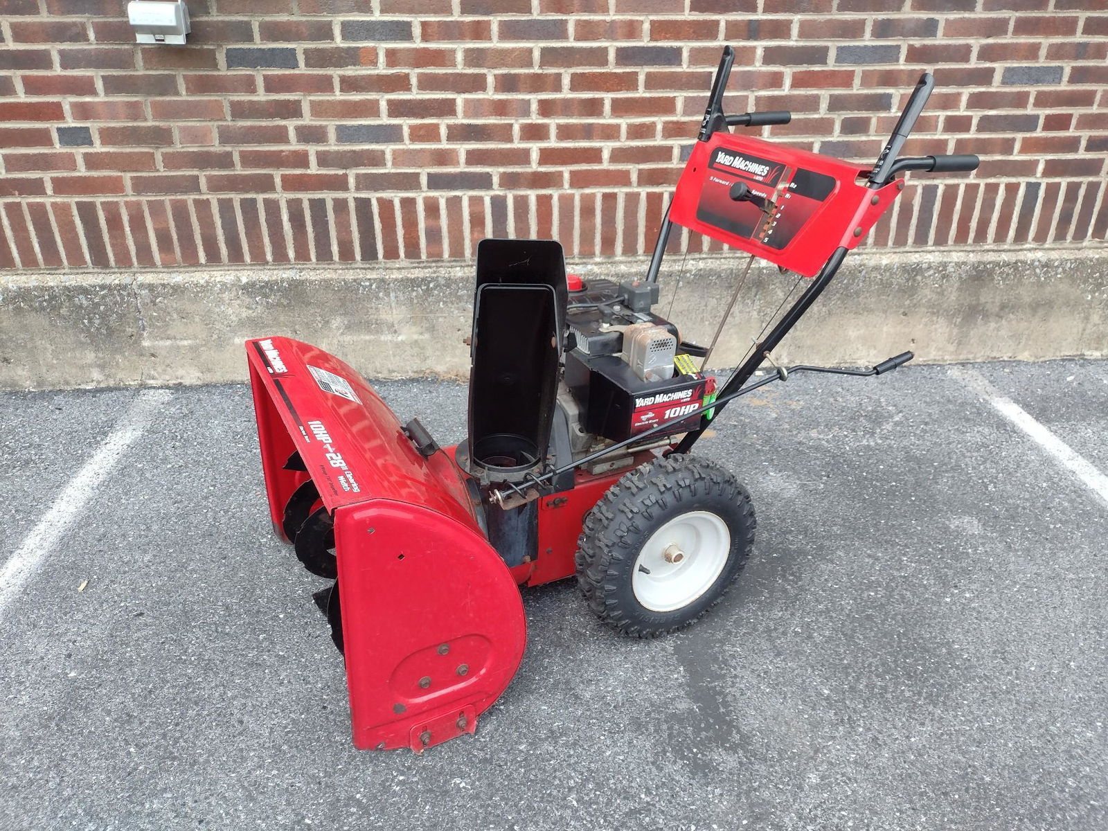 Yard Machines 28" Snow Blower (1 of 6)