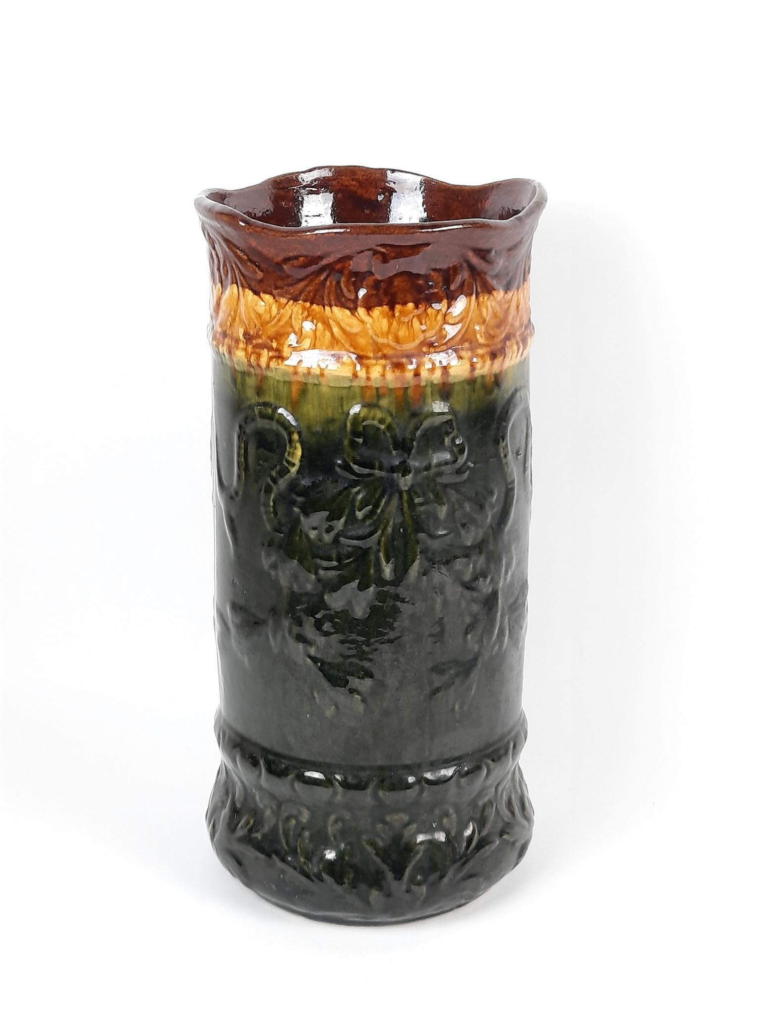 Majolica Umbrella Holder: No makers markings. 8-1/4" diameter x 17-1/2" high. Loss to bottom rim. LR IMPORTANT: Before bidding, please read the terms and conditions. When you registered for the auction you agreed to these term