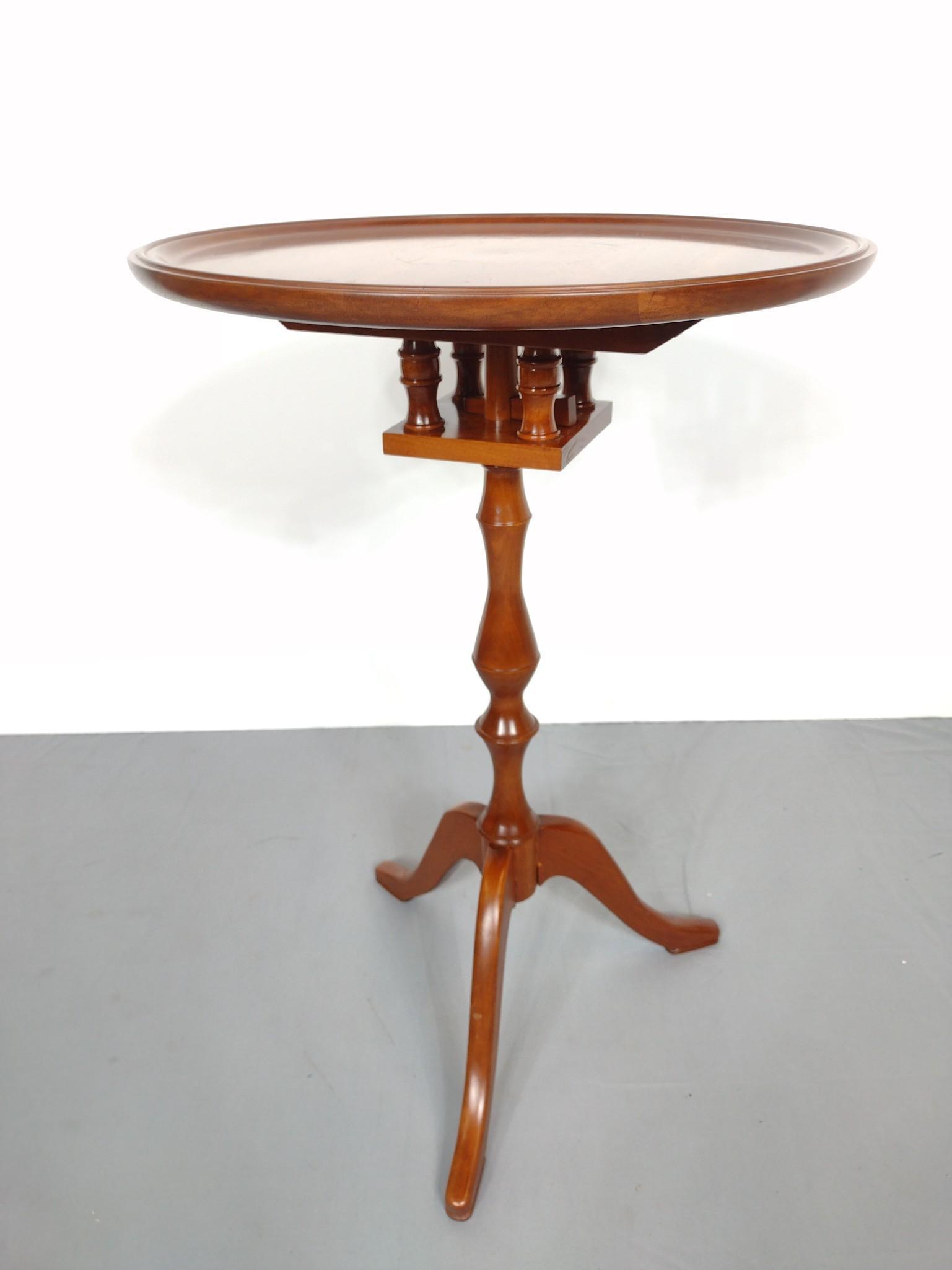 Tilt Top Table: Handcrafted By Harold L. Lesher. 21-3/4" diameter X 32" high. MG. IMPORTANT: Before bidding, please read the terms and conditions. When you registered for the auction you agreed to these terms and wil
