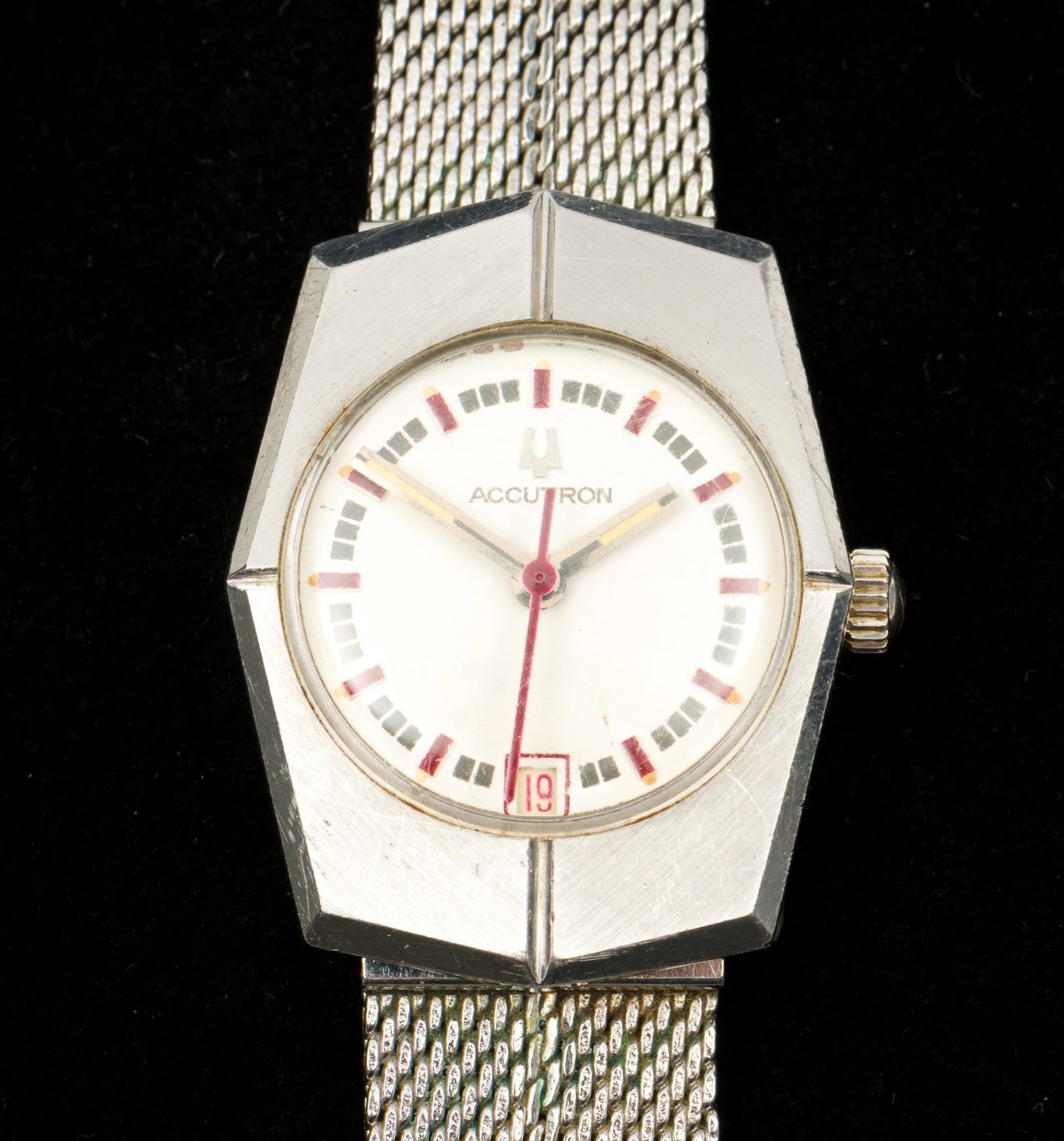 Vintage Bulova Accutron N2 Wrist Watch: Stainless steel case on adjustable stainless band. 1-1/4" lug to lug. Not tested; back has not been removed. MH. IMPORTANT: Before bidding, please read the terms and conditions. When you registered fo