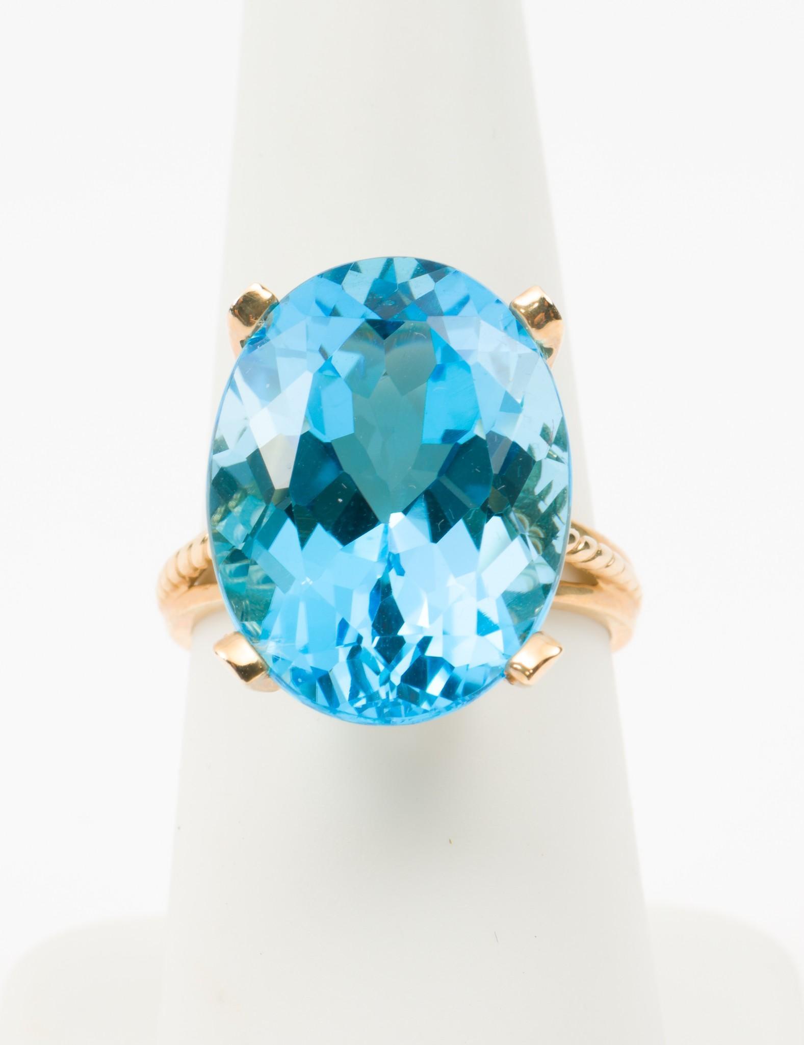 19.5 Carat 10K Blue Topaz Ring (1 of 3)