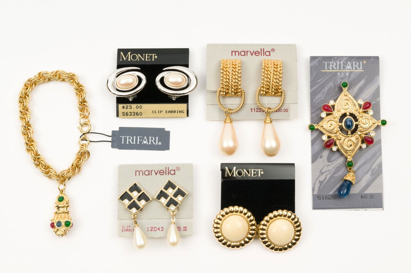 6 Pcs Costume Jewelry Incl Trifari (1 of 7)