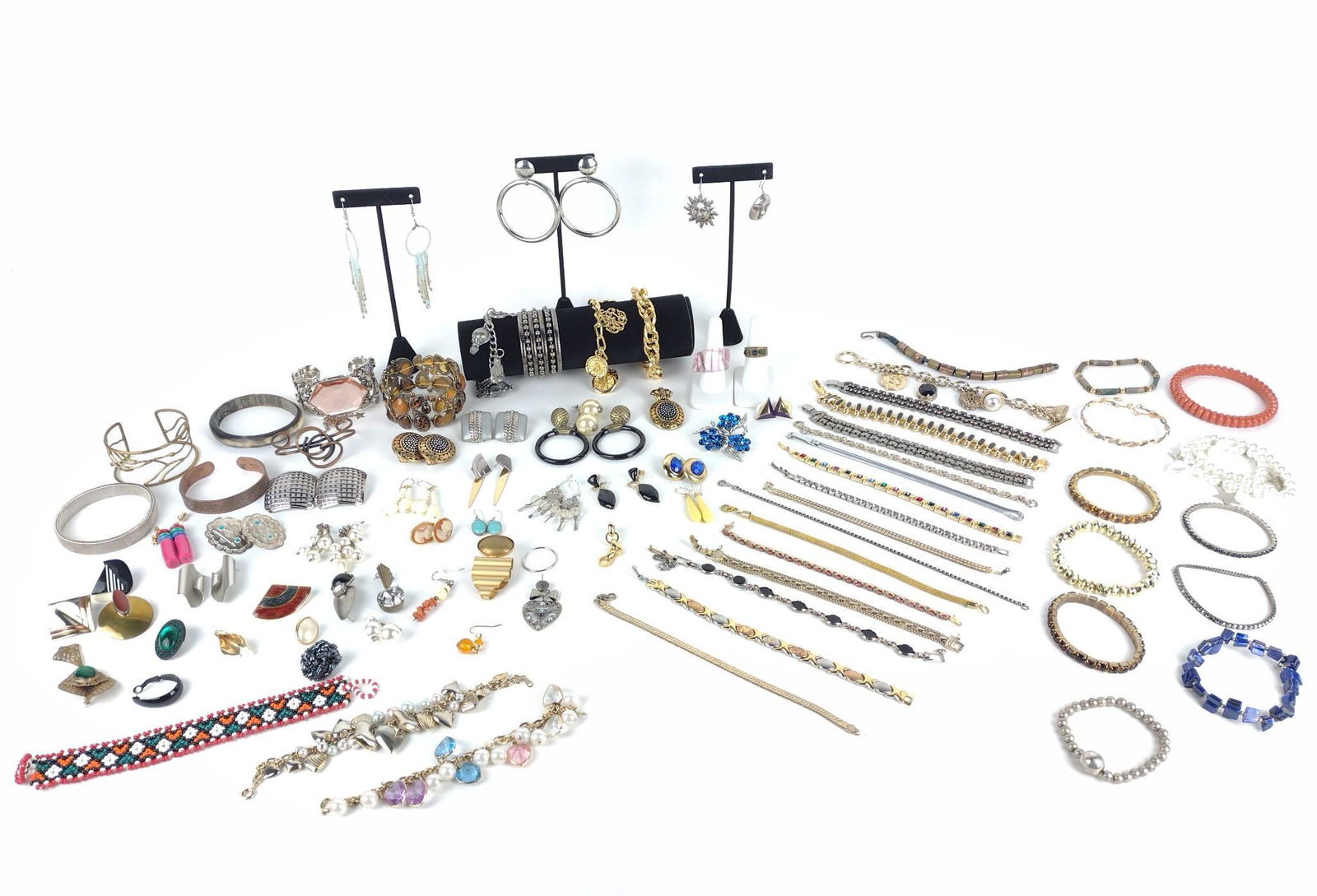85 Pcs Costume Jewelry Incl Earrings (1 of 8)