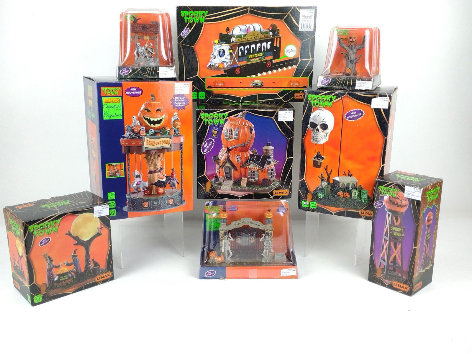 9 Lemax Spooky Town Figurines & Accessories (1 of 3)