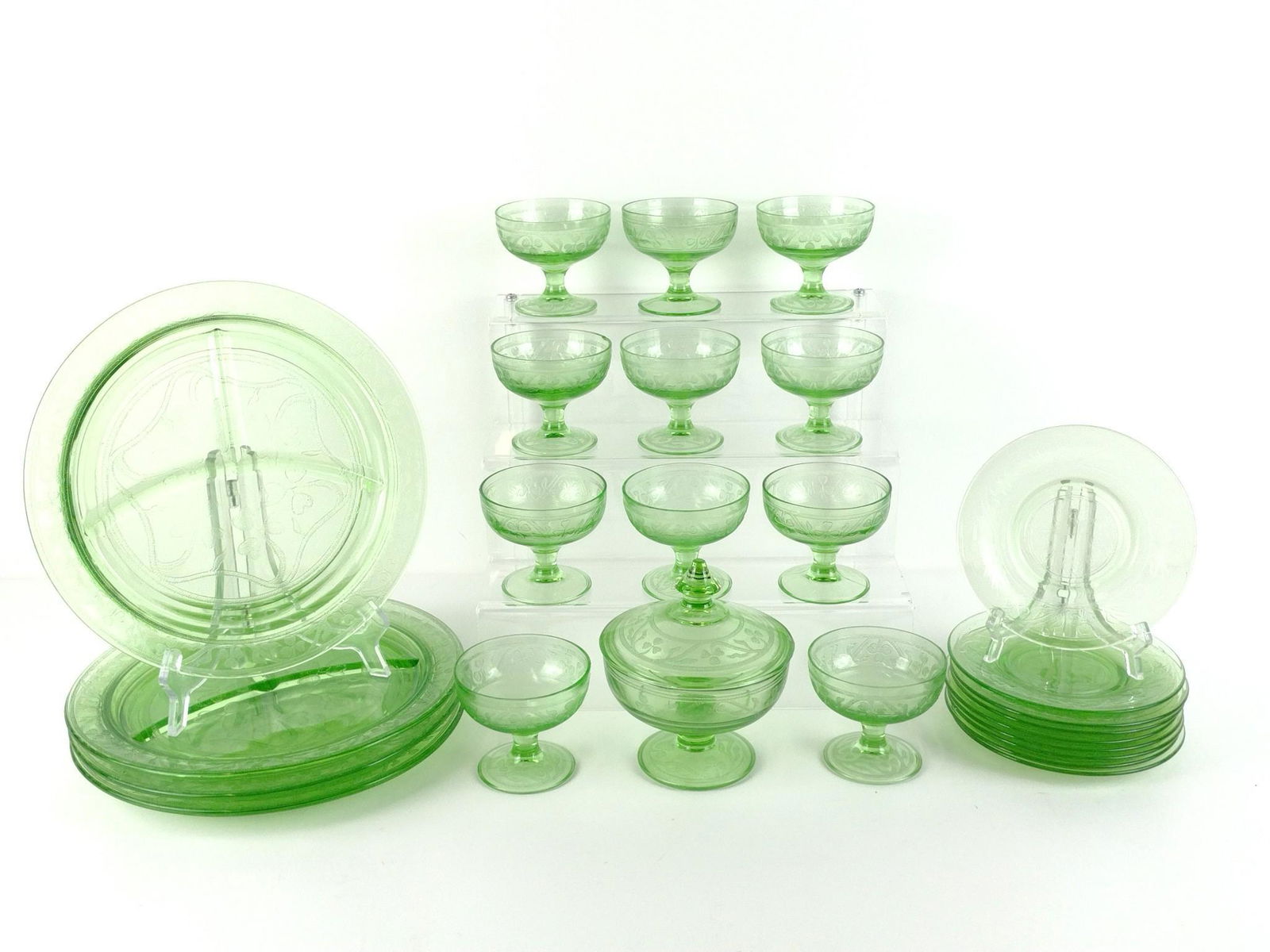 25 Pcs Green Cloverleaf Depression Glass (1 of 4)