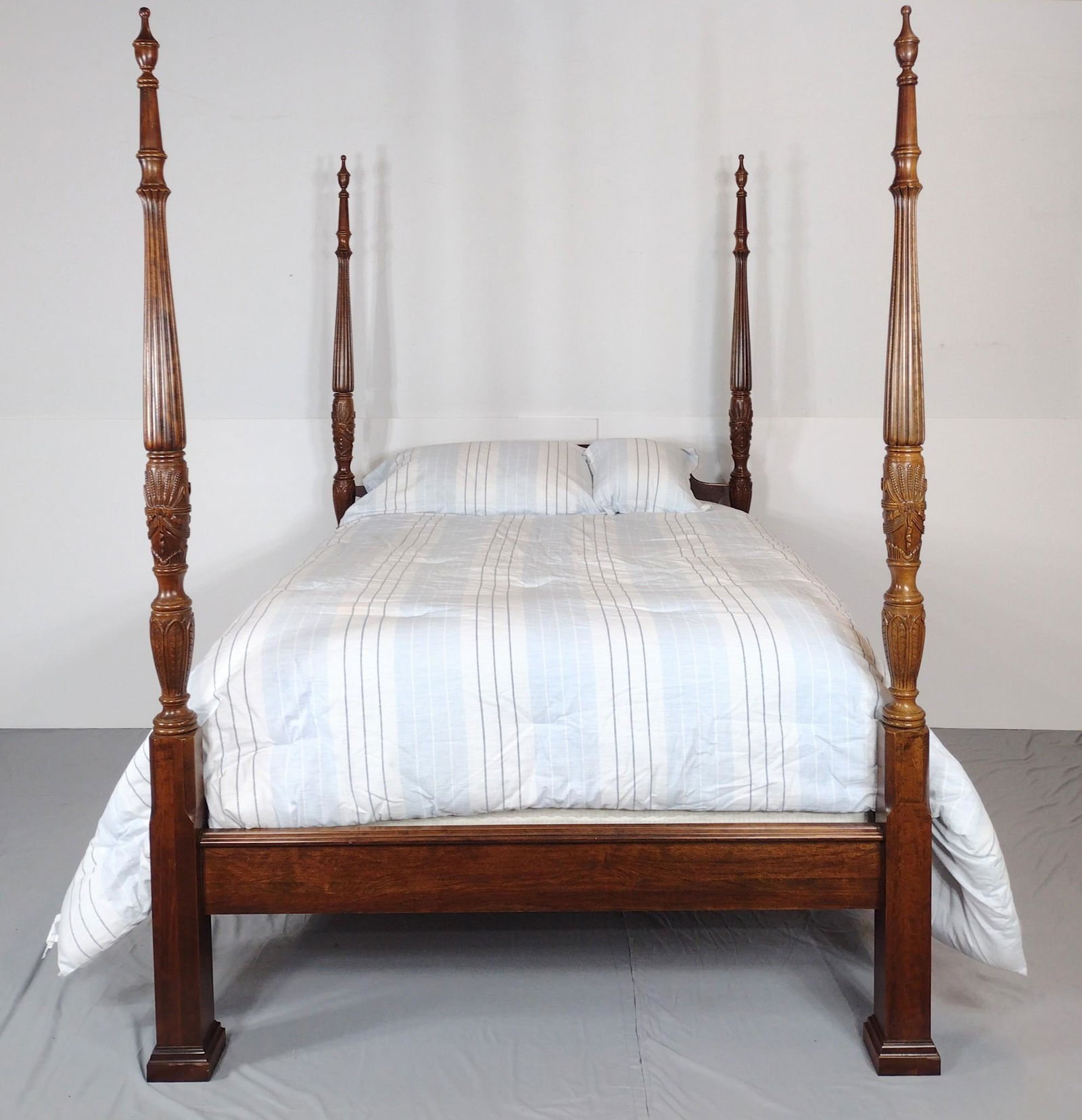 Carved Four Post Bed (1 of 6)