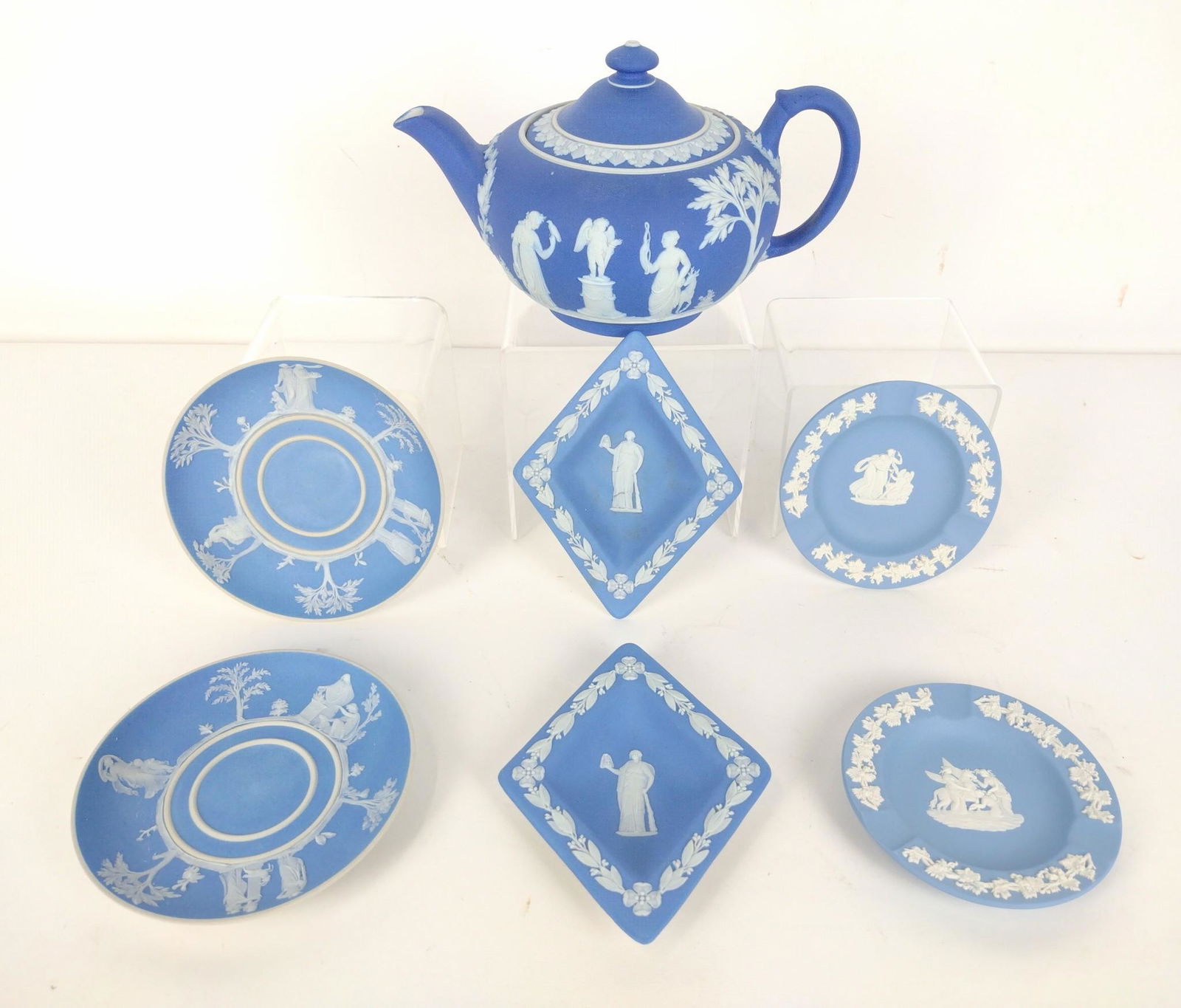 7 Pcs Wedgwood Incl Tea Pot (1 of 6)
