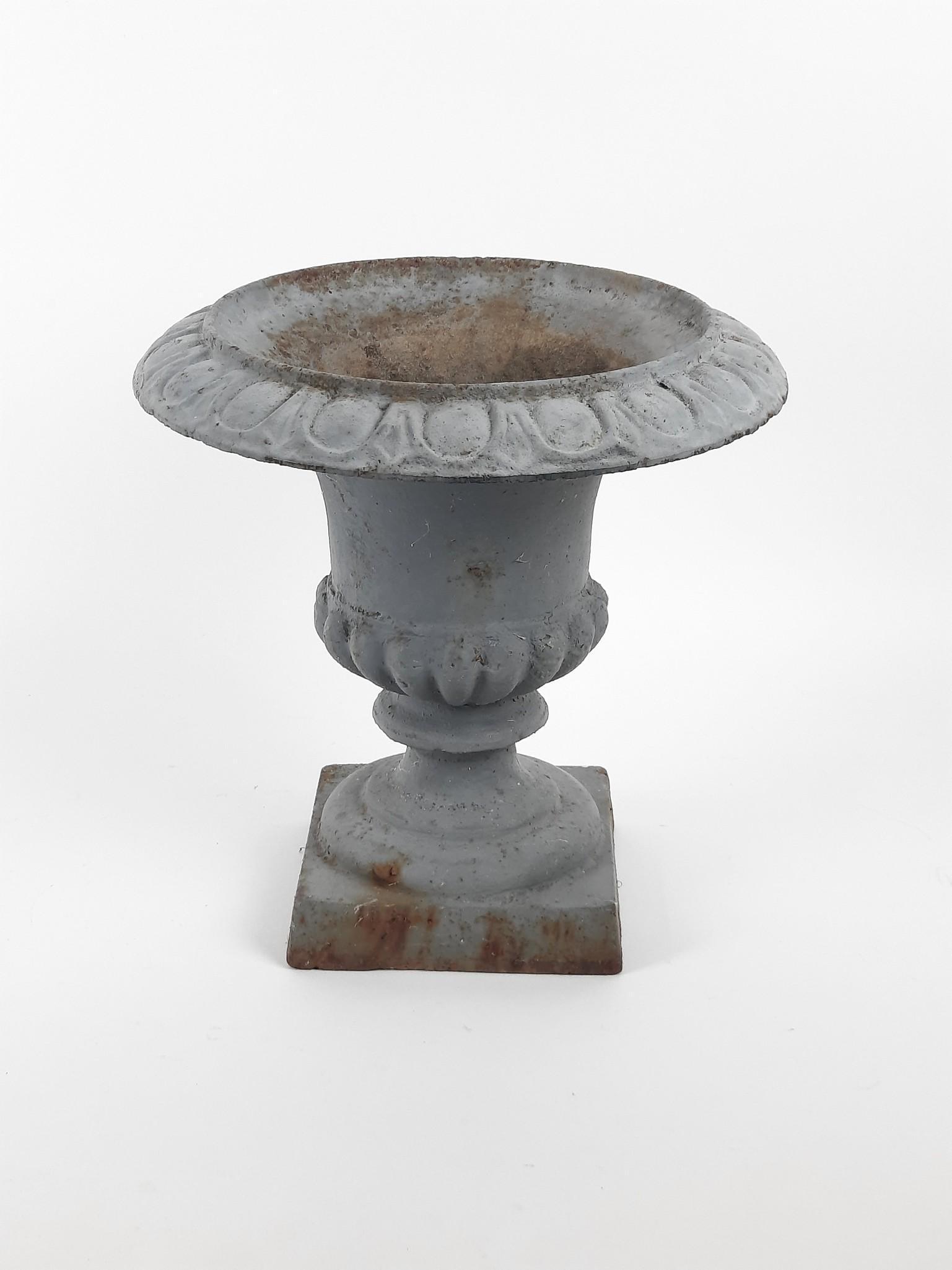 Cast Iron Urn Planter (1 of 3)