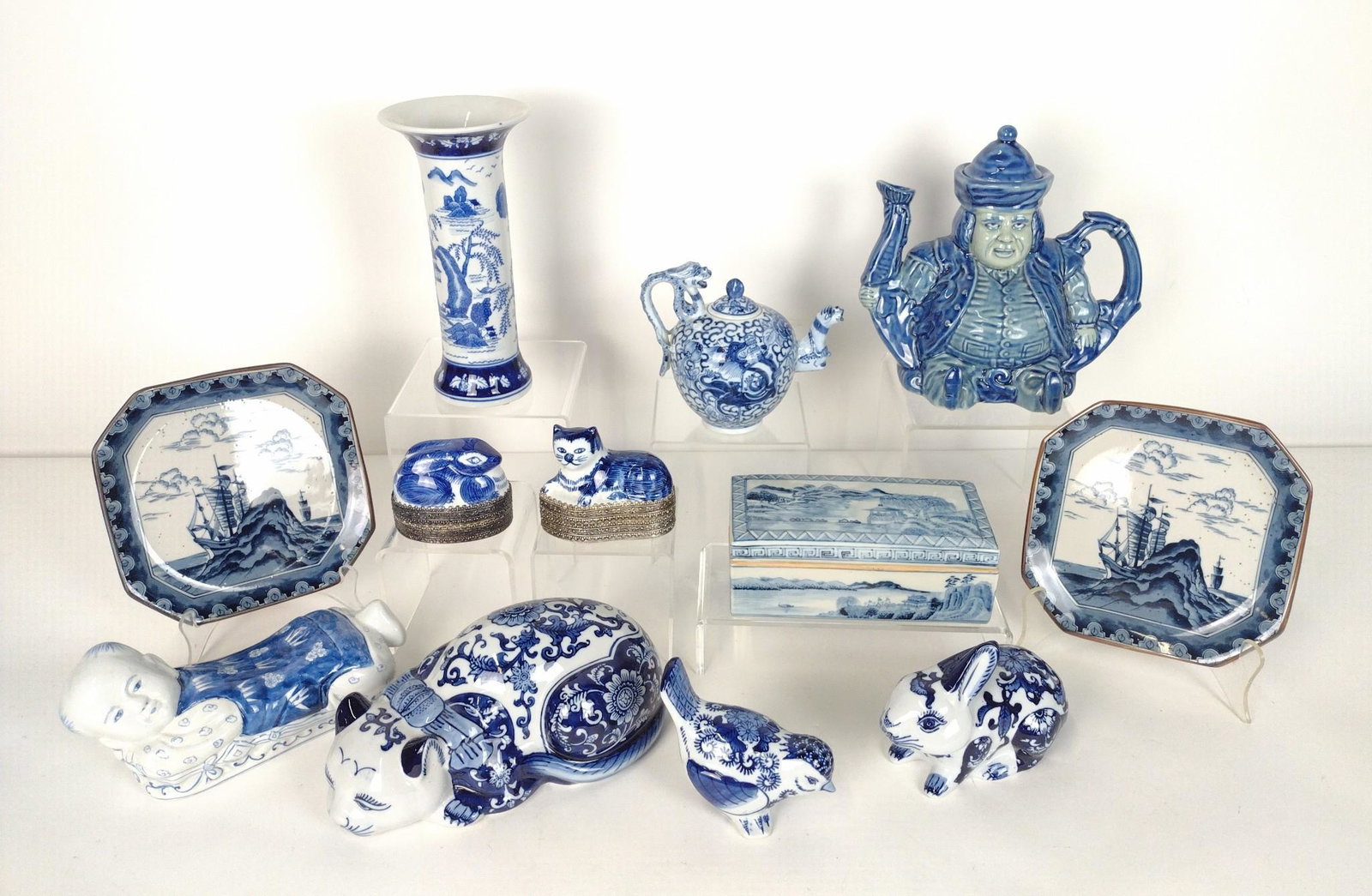 12 Blue & White Ceramics Incl Ironstone: 2-1/2" to 9-1/4" high x 3-1/2" to 9-1/2" wide. RM IMPORTANT: Before bidding, please read the terms and conditions. When you registered for the auction you agreed to these terms and will be required to
