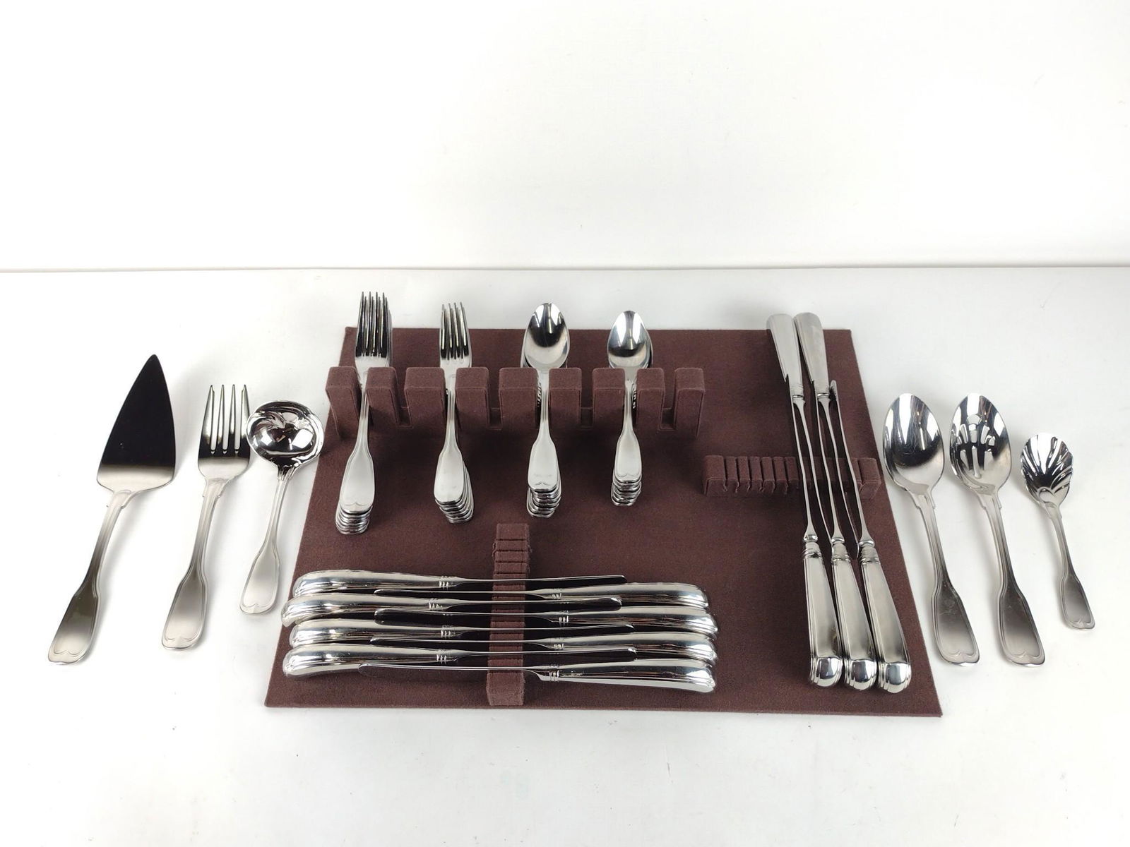 51 Pcs Reed and Barton Monticello Flatware (1 of 7)
