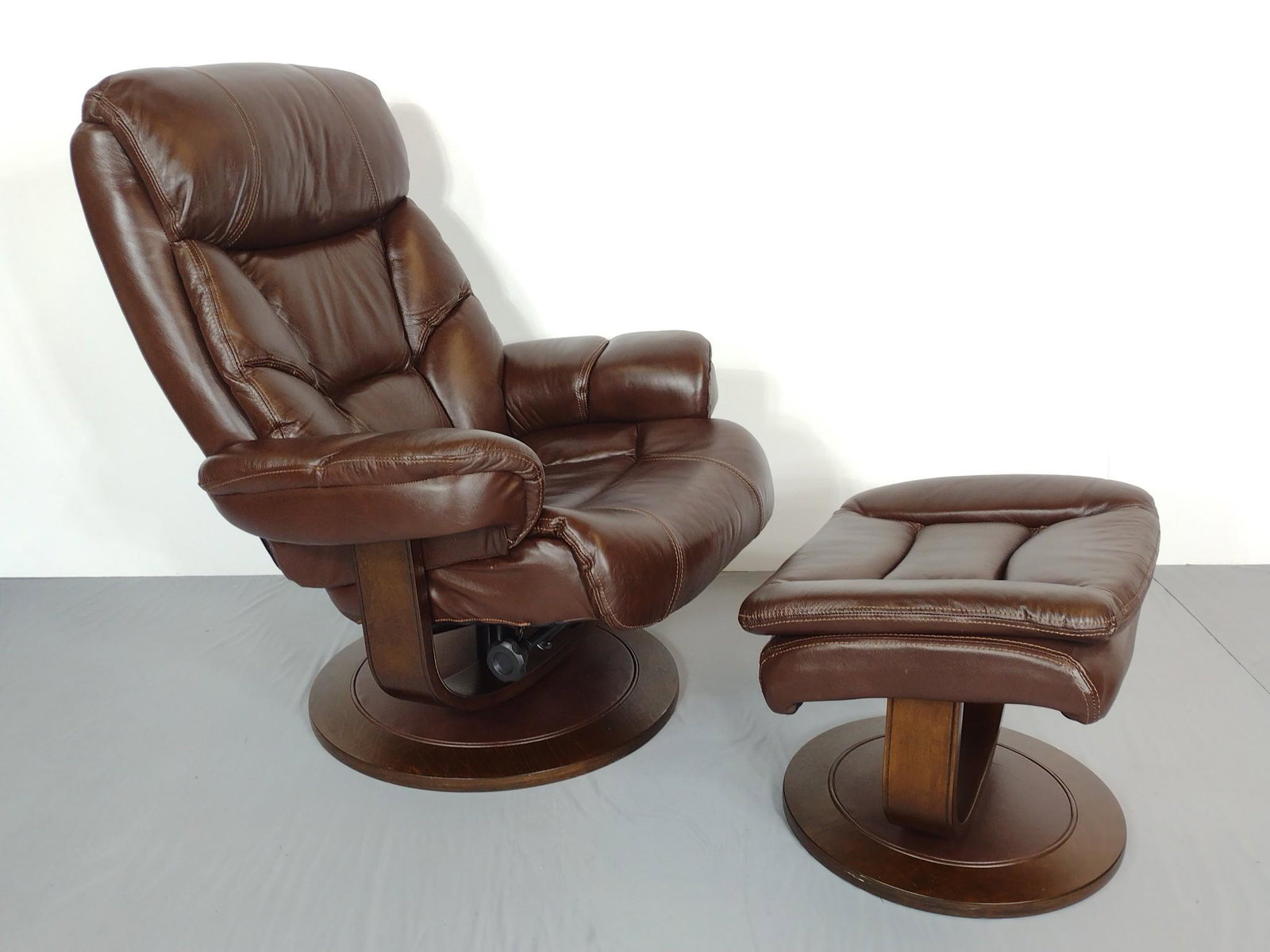 Leather Recliner With Ottoman: Made by Man Wah Furniture Co. Chair 33" wide X 25" deep X 40-1/2" high. Ottoman 21-1/2" wide X 19-1/2" deep X 17-1/2" high. MG. IMPORTANT: Before bidding, please read the terms and conditions. When yo