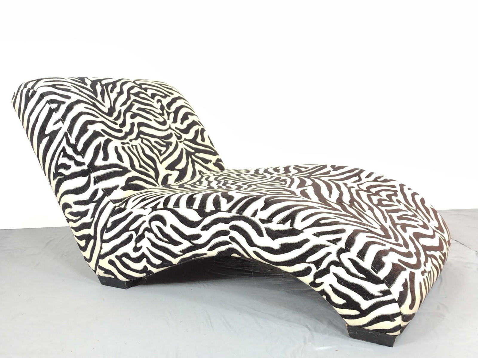 Klaussner Furniture Zebra Print Lounge Chair (1 of 7)
