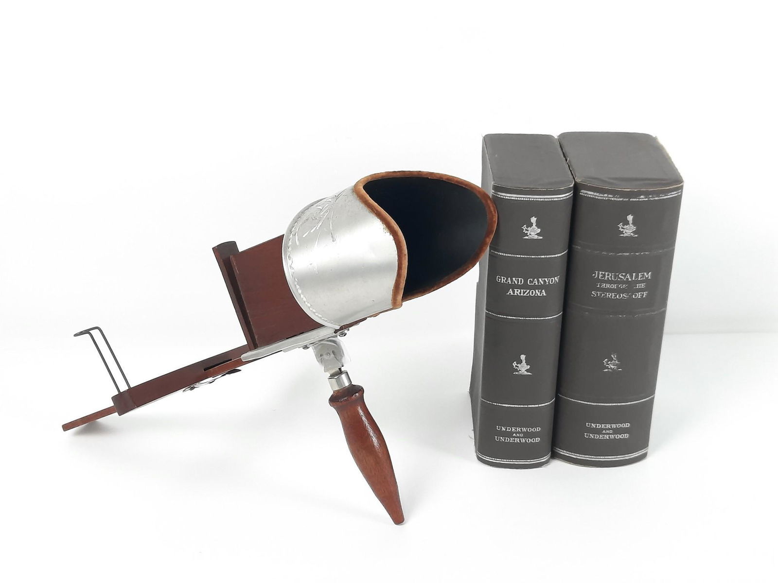 Underwood Stereoviewer with Cards in Grand Canyon (1 of 13)