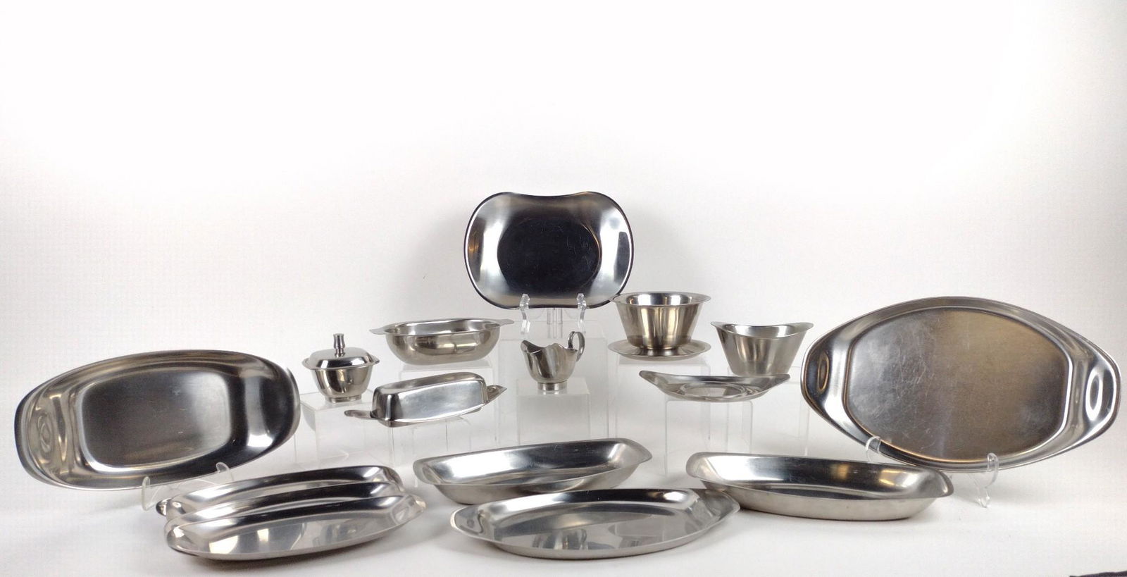 17 Pcs Stainless Steel Dinner/Serving Ware (1 of 9)