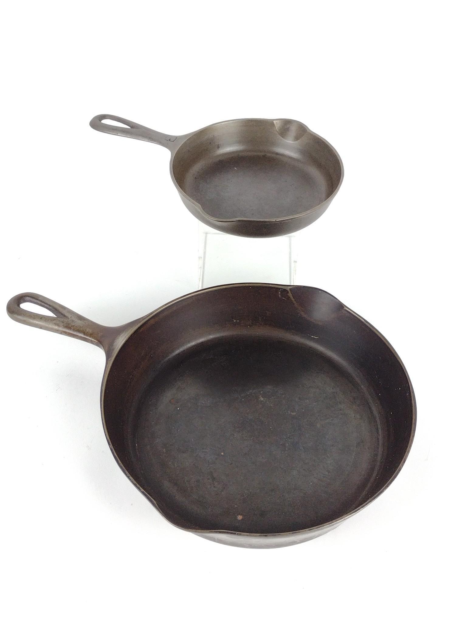 2 Cast Iron Skillets Incl Griswold 3 (1 of 3)