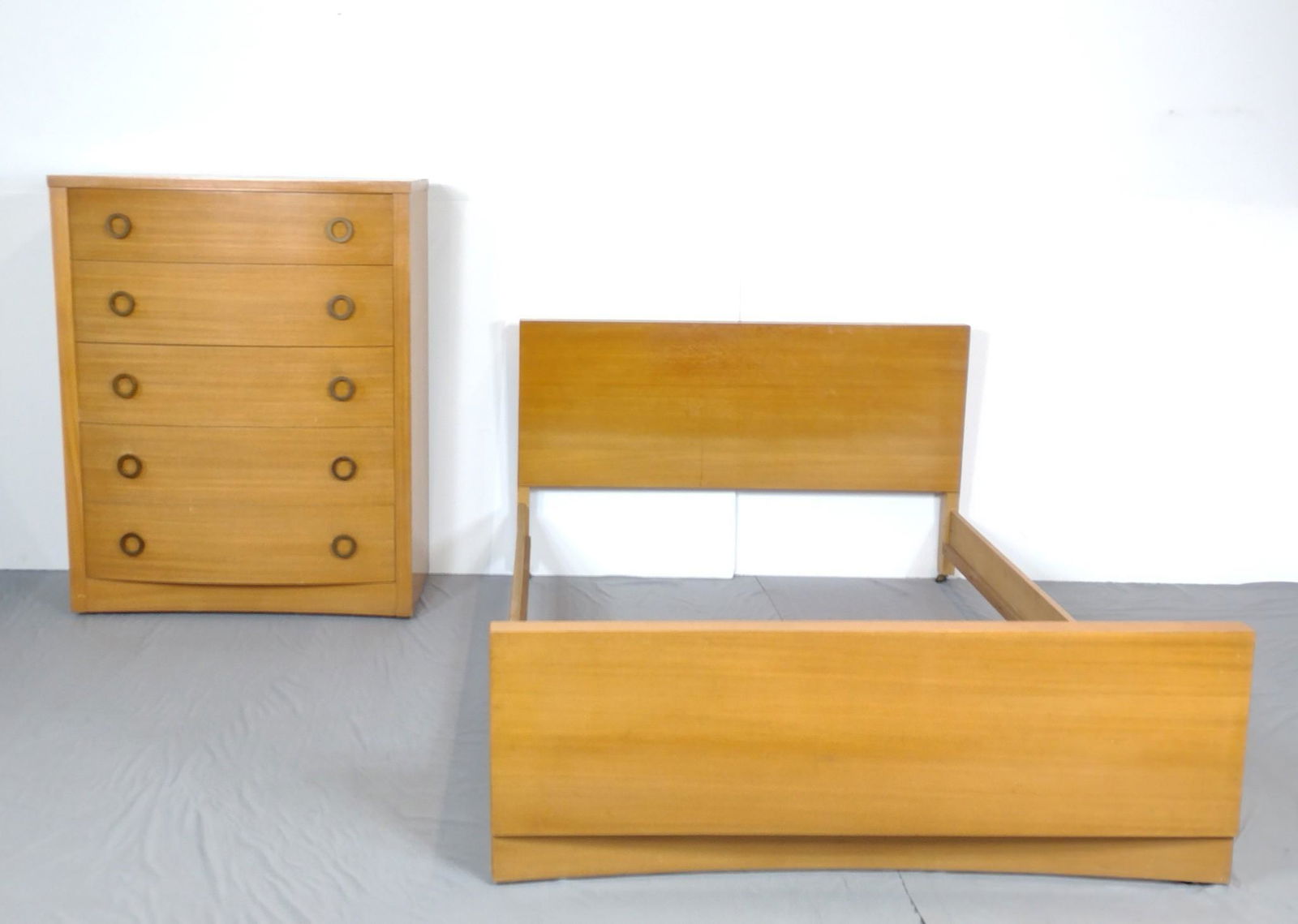Sieling Modern Bed & Tall Chest (1 of 10)