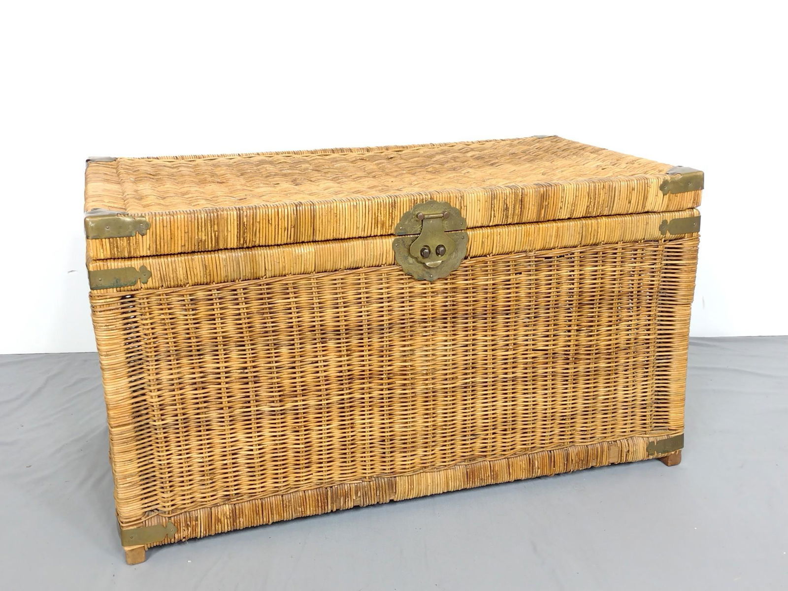 Wicker Chest (1 of 4)