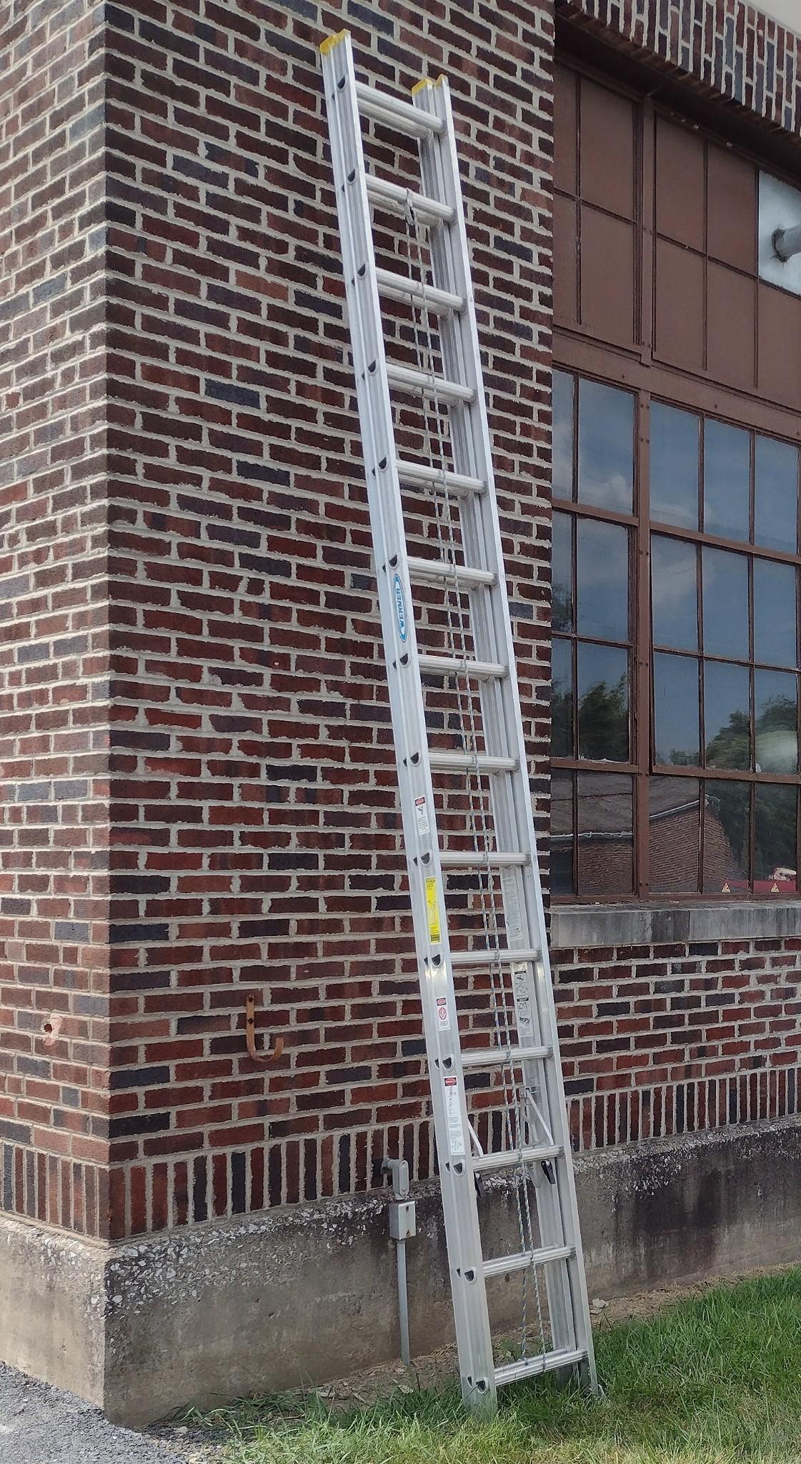 Werner 28" Extension Ladder (1 of 4)
