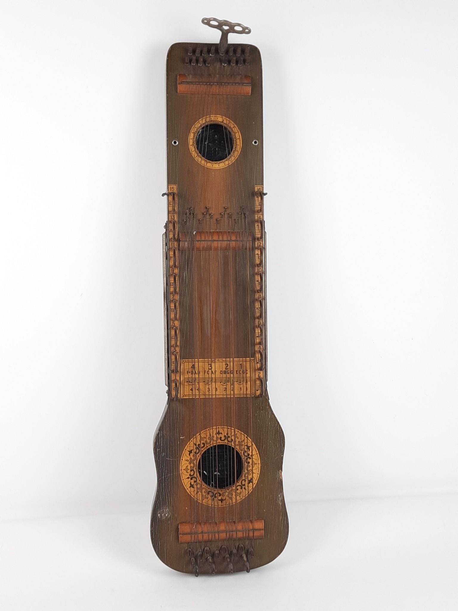 Manufacturers Adverising Co. Ukelin (1 of 4)