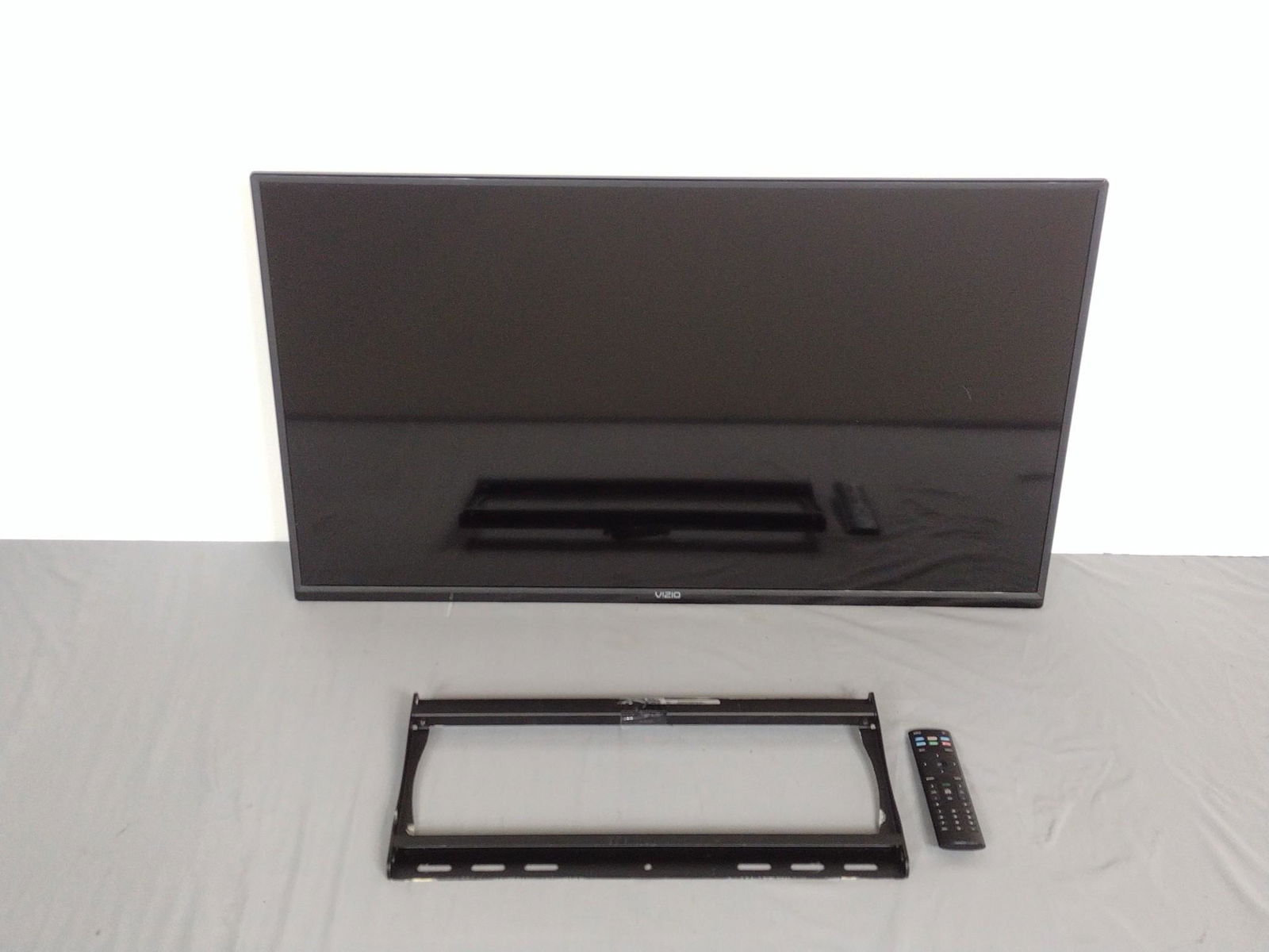 Vizio 40" 4K Tv (1 of 4)