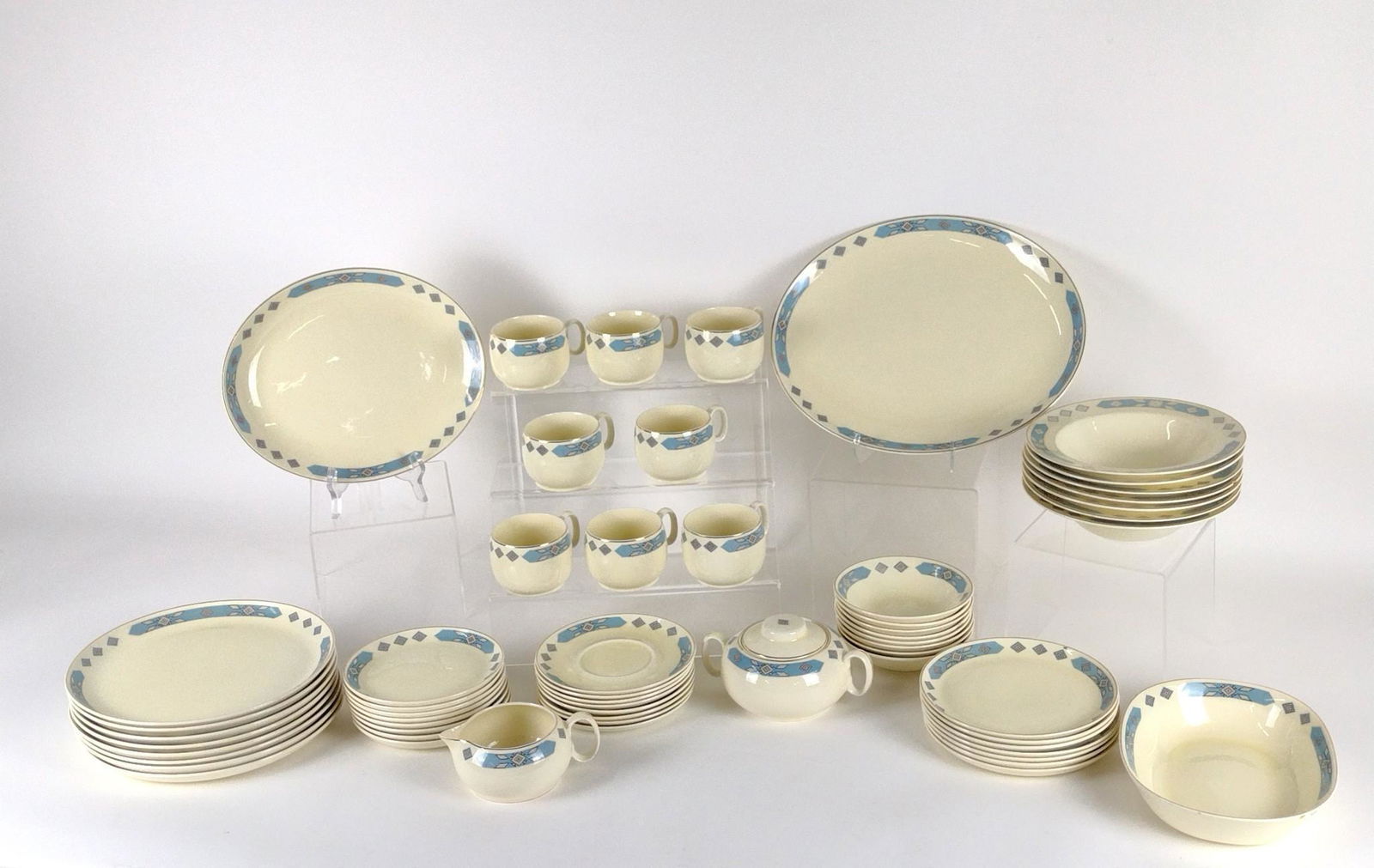 59 Pcs Cavitt-Shaw Dinnerware (1 of 13)