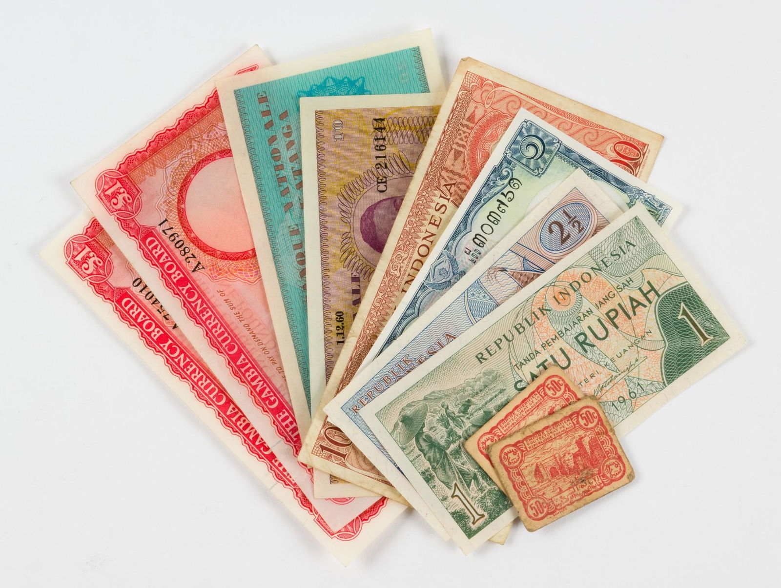 10 Pcs World Currency Incl Morocco & Indonesia (1 of 3)