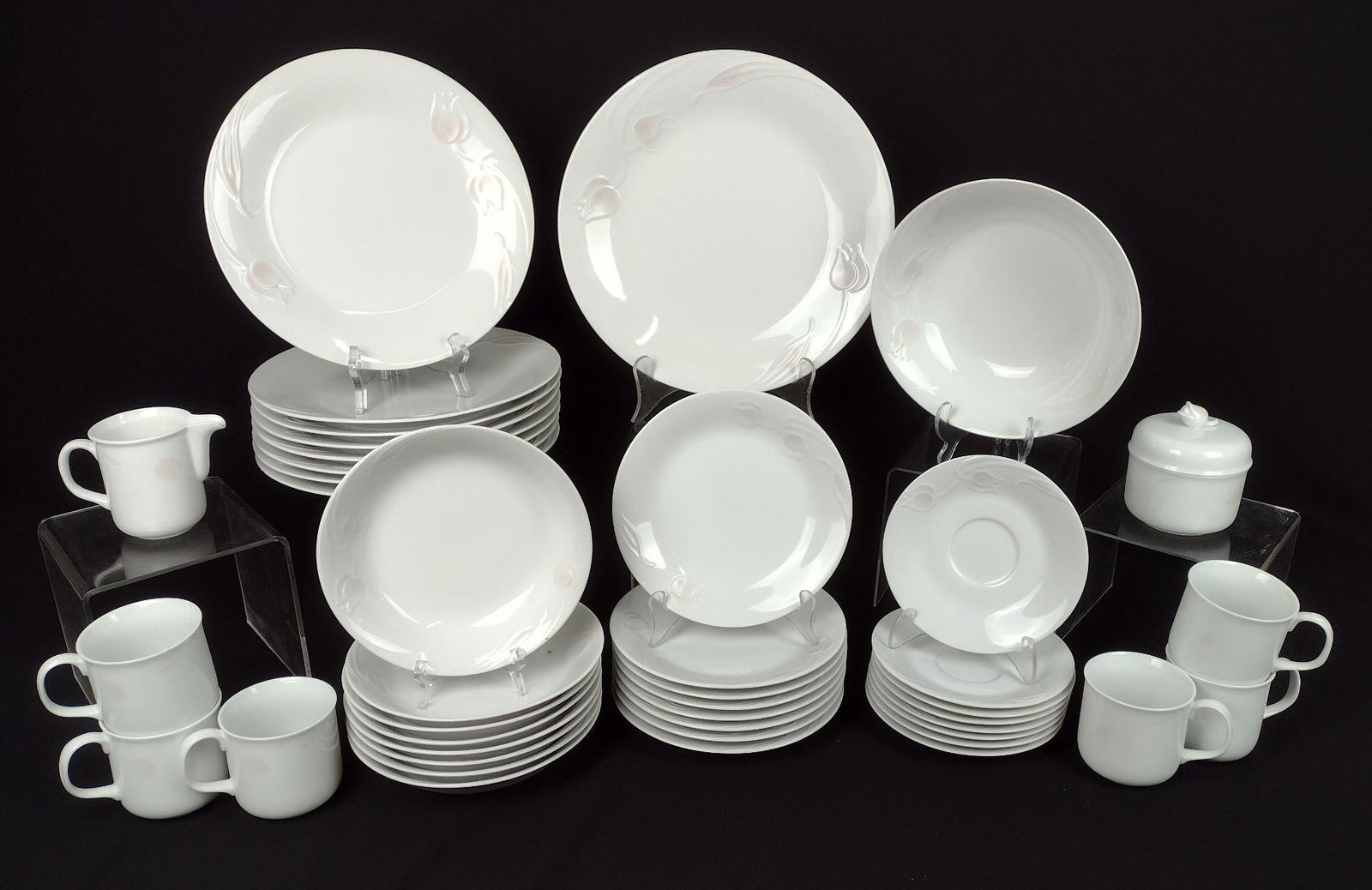 42 Pcs Tulip Shadow by Ranmara Dinnerware: Dinner Plate: 10-1/2" diameter. MEG IMPORTANT: Before bidding, please read the terms and conditions. When you registered for the auction you agreed to these terms and will be required to comply with t