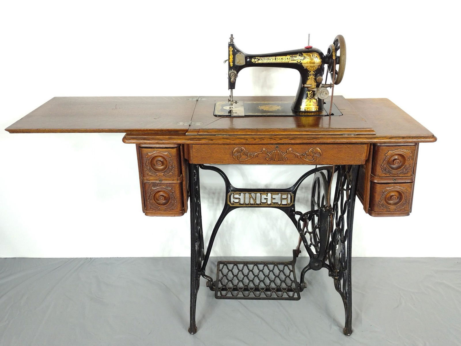 Singer Treadle Sewing Machine (1 of 9)