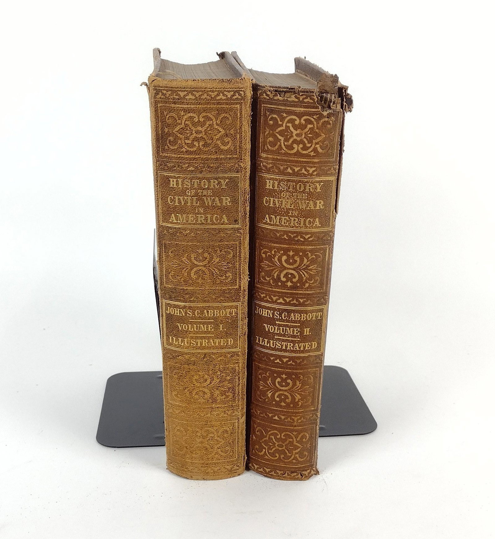 John S.C. Abbott's The History of the Civil War in America Vol I & II: Published in New York in 1863 & 1867 by Henry Bill. Some losses due to use and age. MEG The item(s) in this lot are being sold from the Estate of Stephen Reed. IMPORTANT: Before bidding, please read t