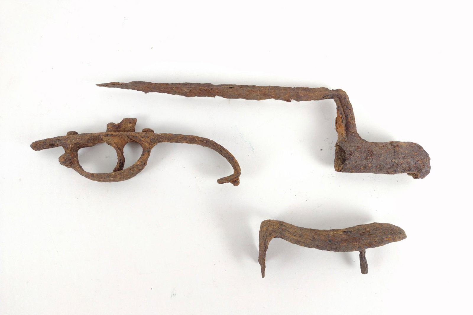 3 Civil War Era Weaponry Relics incl Fredericksburg: Includes trigger, bayonet, and rifle stock plate. 4-1/4" to 10-1/4" long. RM The item(s) in this lot are being sold from the Estate of Stephen Reed. IMPORTANT: Before bidding, please read the terms an