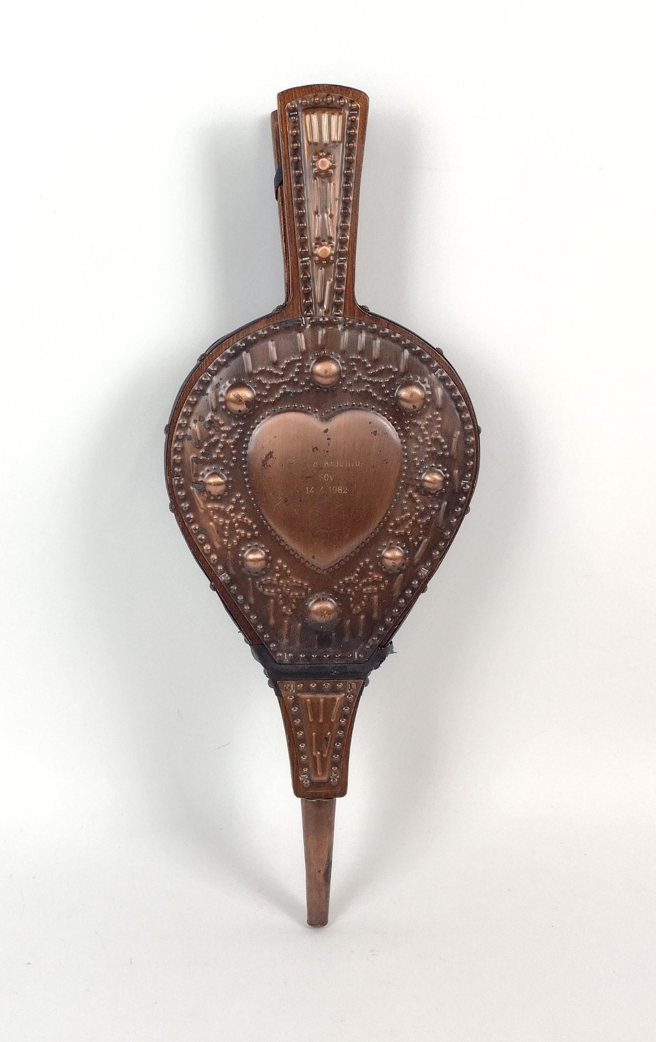 1842 Eugen Kalenius Bellows: 8" wide X 20" long. MEG IMPORTANT: Before bidding, please read the terms and conditions. When you registered for the auction you agreed to these terms and will be required to comply with them.