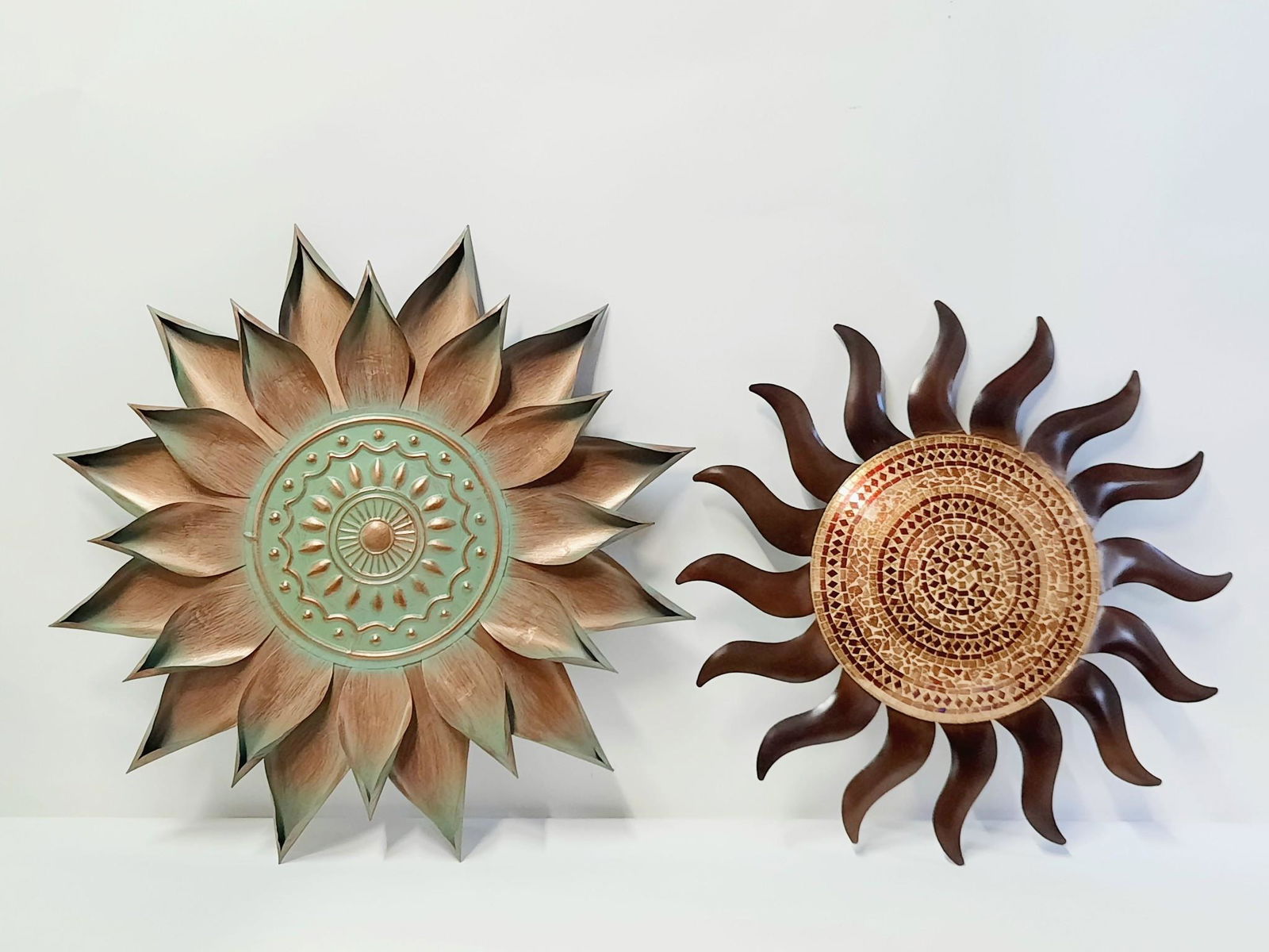 2 Home and Garden Wall Hangings incl Flower and Sun: 28-1/2" to 34" diameter. LR IMPORTANT: Before bidding, please read the terms and conditions. When you registered for the auction you agreed to these terms and will be required to comply with them.