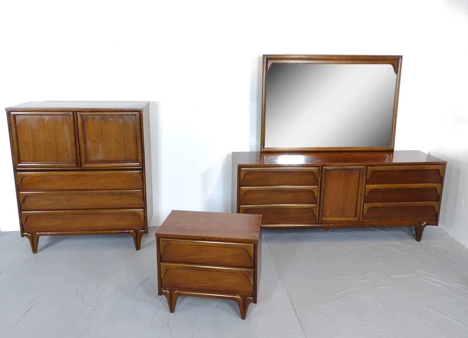 3 Pc Bassett Bedroom Set (1 of 12)