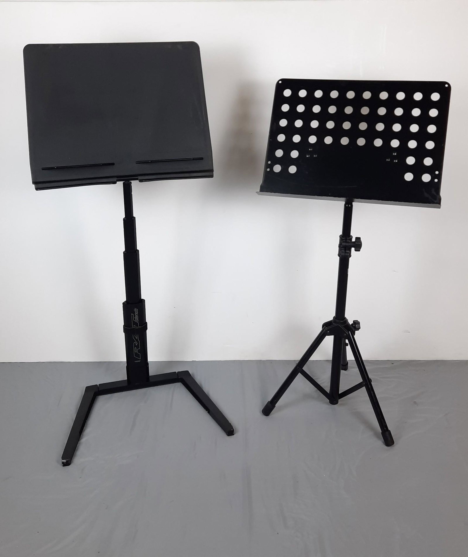 2 Music Stands oncl Rat Stand (1 of 3)