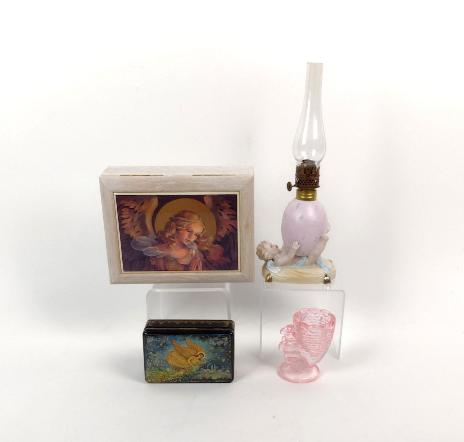 4 Pcs incl Musical Jewelry Box and Bisque Oil Lamp: Includes musical jewelry box, oil lamp, Kholui decorative box, and rabbit toothpick holder. MEG IMPORTANT: Before bidding, please read the terms and conditions. When you registered for the auction you
