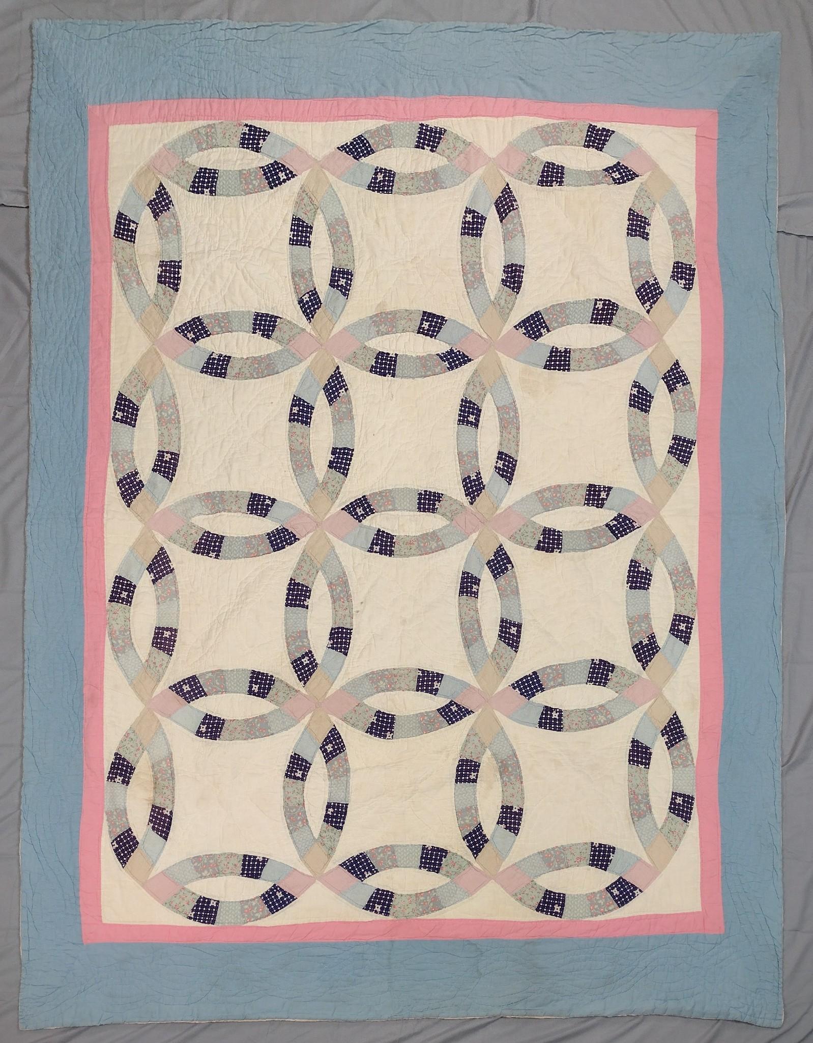 1930s Applique Quilt: 64" wide X 81-1/4" long (5.3' wide X 7' long). MEG IMPORTANT: Before bidding, please read the terms and conditions. When you registered for the auction you agreed to these terms and will be required t