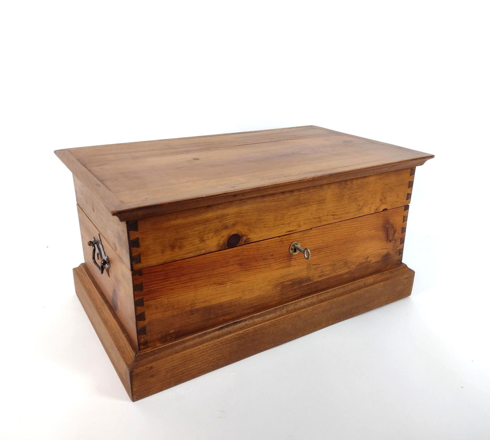 Small Wooden Chest (1 of 5)