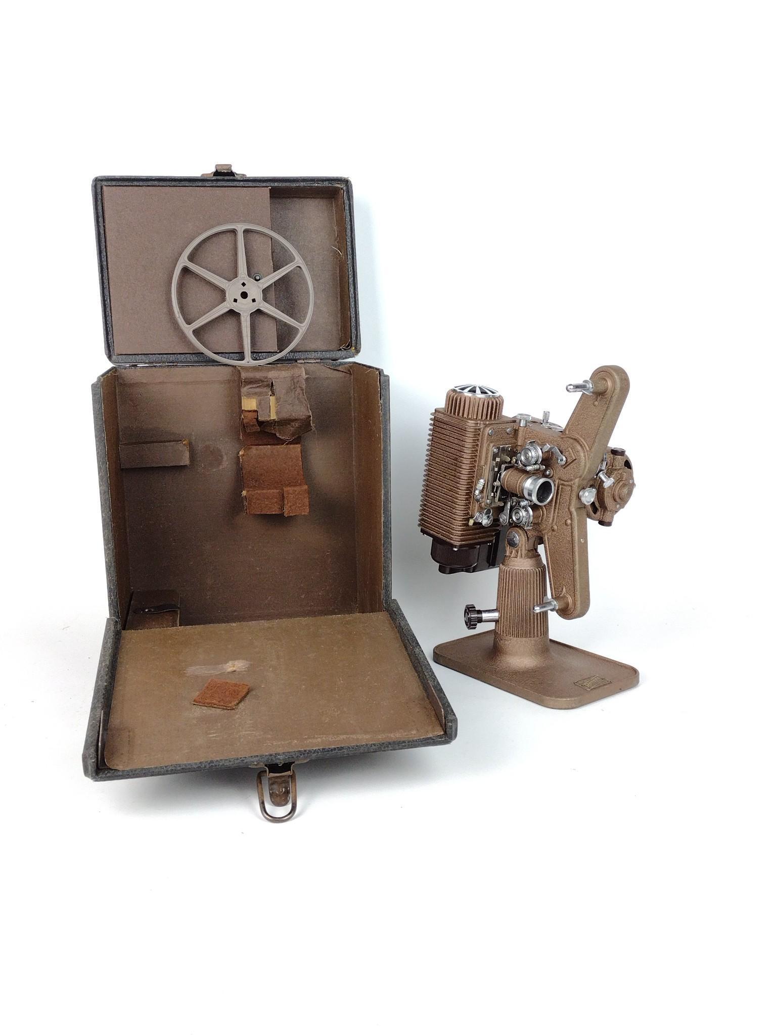 Revere 8mm Projector (1 of 5)