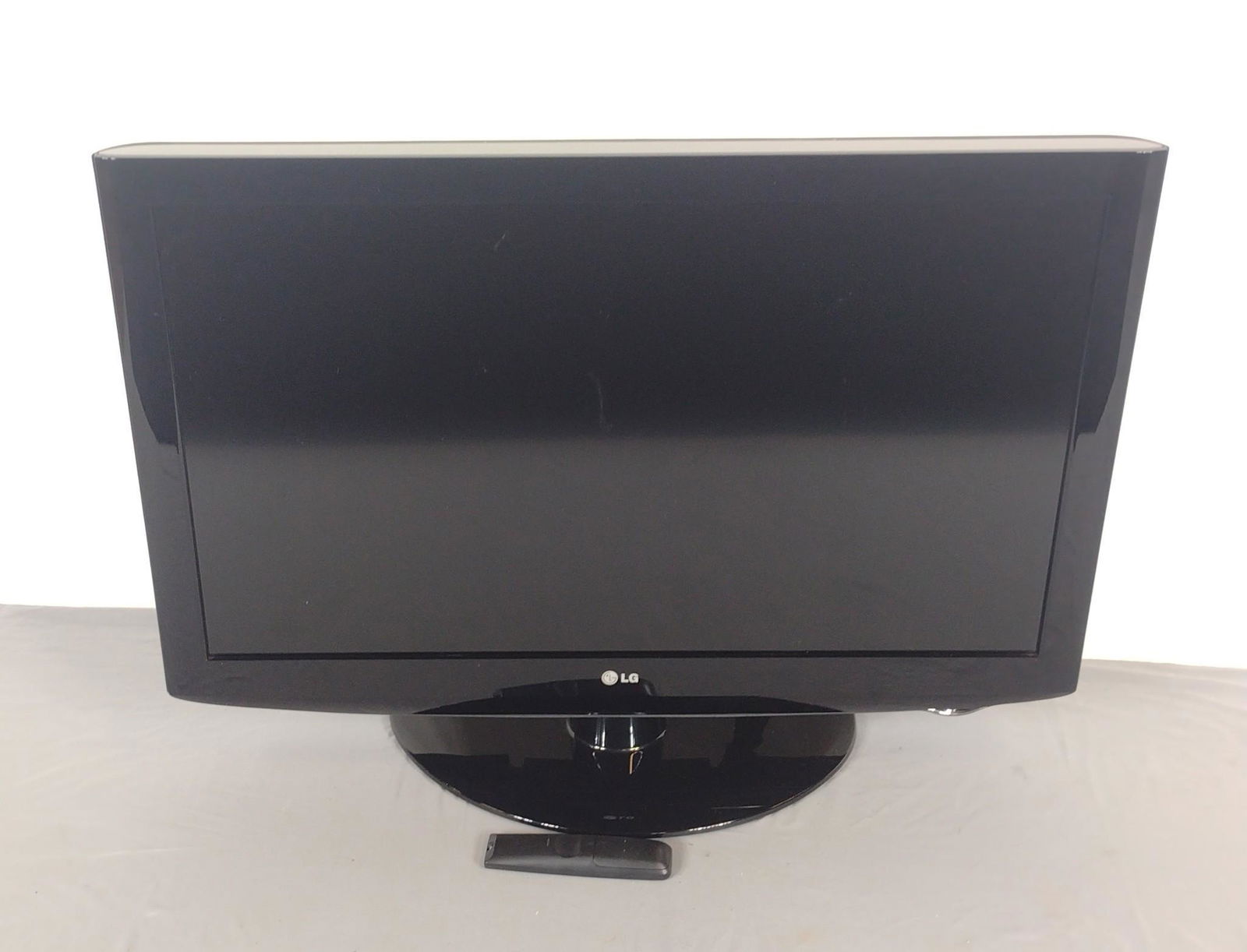 LG 37" Tv With Remote (1 of 5)