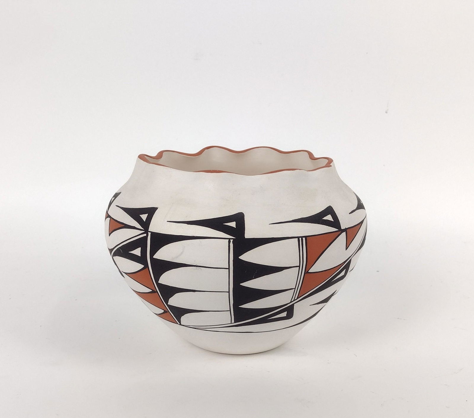 Dorothy Torivio O.T. Acoma Pot (1 of 2)