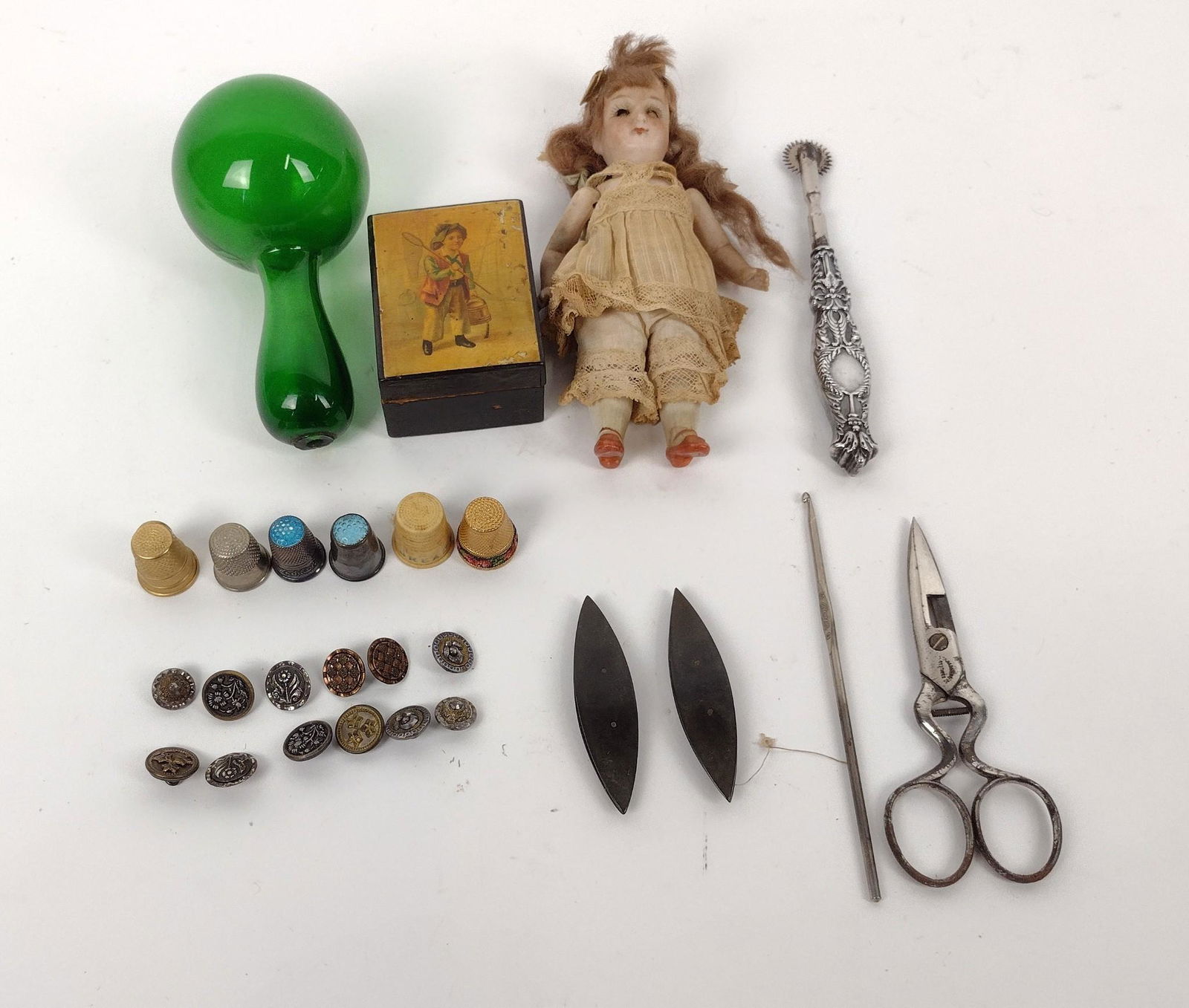 26 Pcs Antique Sewing incl Sterling Rotary Cutter (1 of 6)