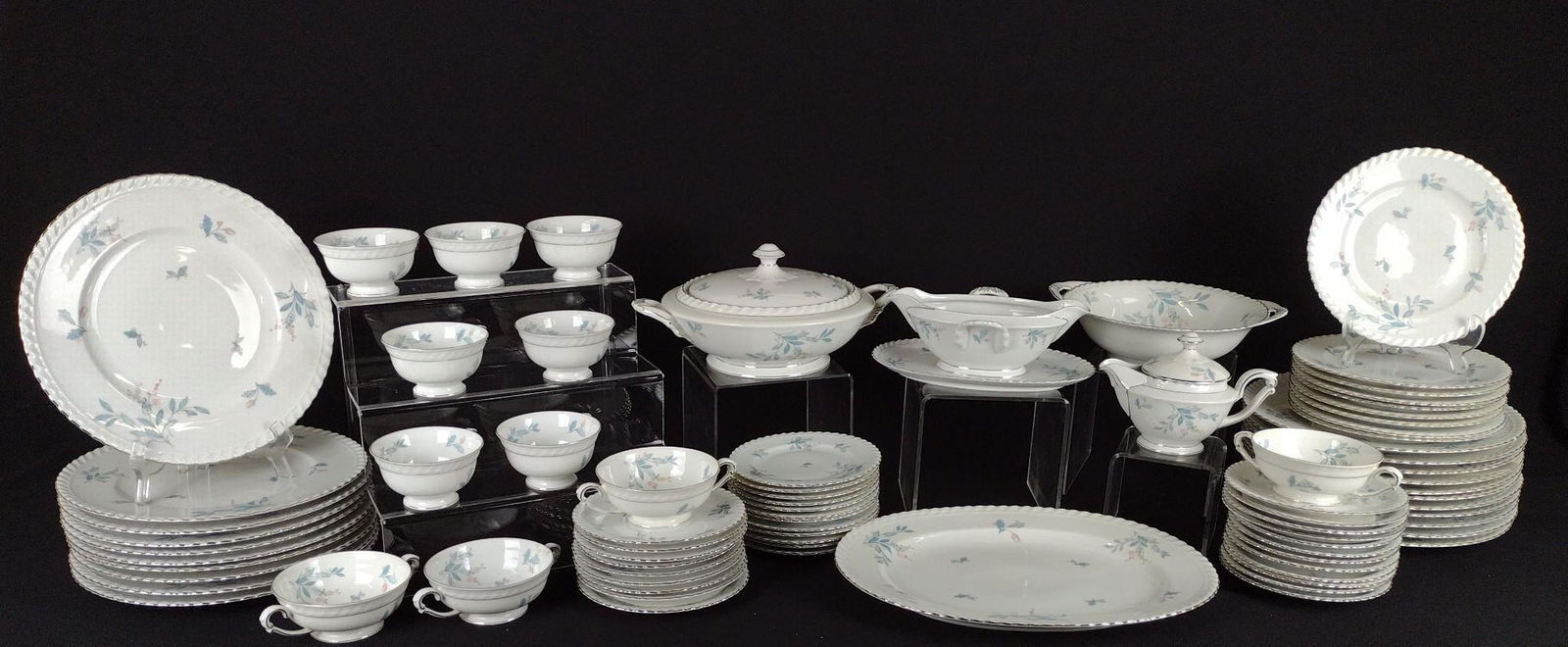 79 Pcs Franconia Krautheim "Laurel-Oak" Dinnerware (1 of 5)