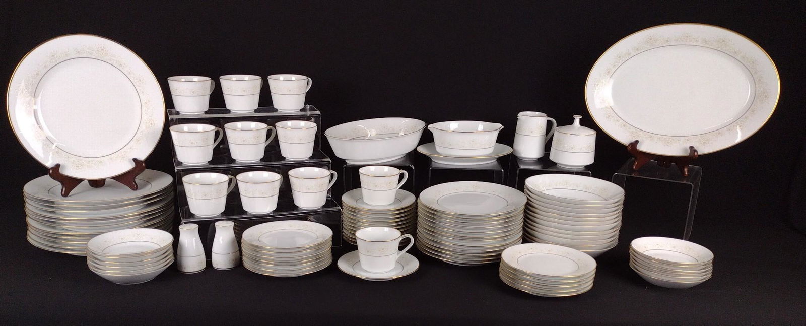 90 Pcs Noritake "Dearest" Dinnerware (1 of 4)