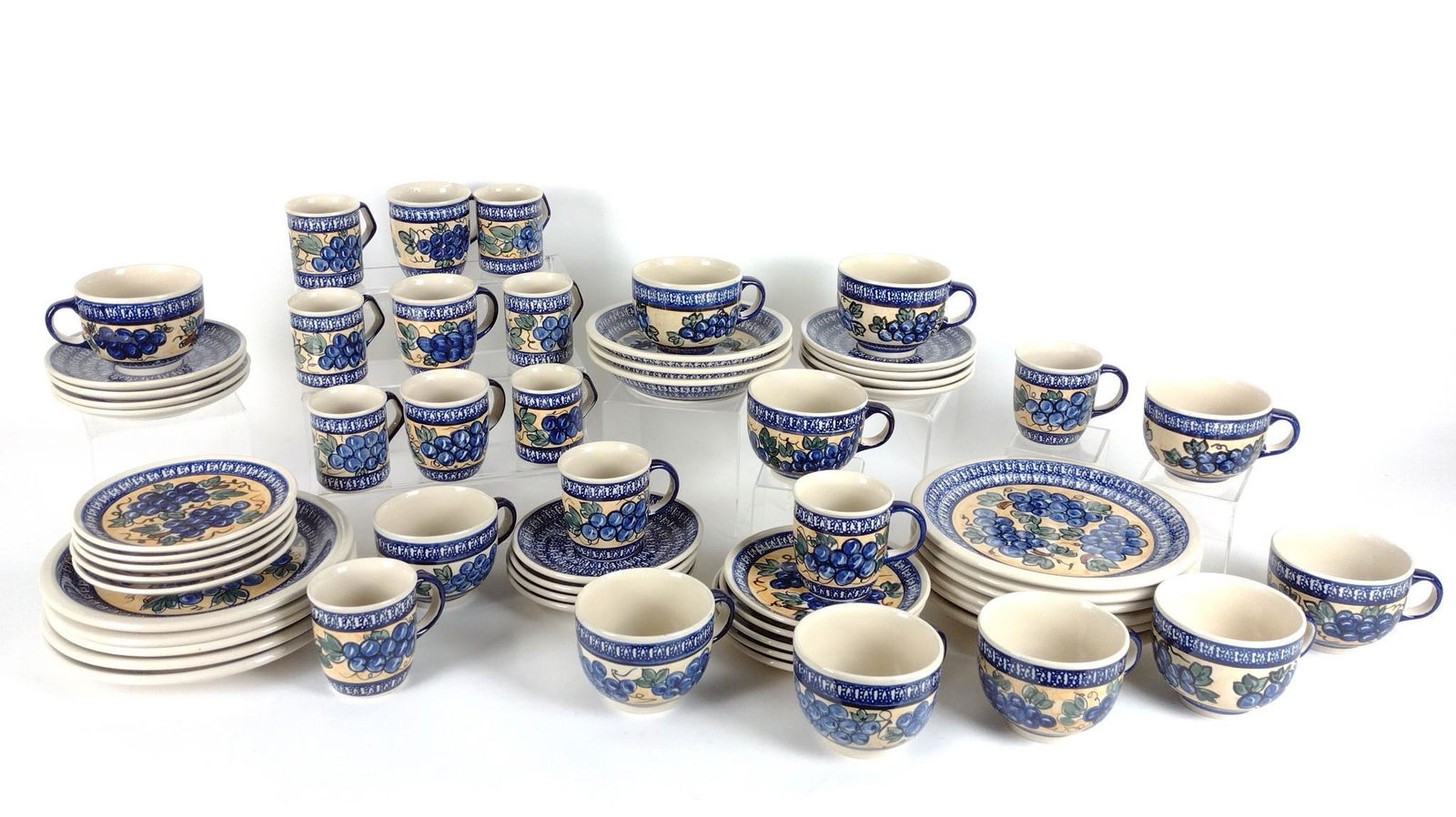 60 Pcs Boleslawiec Grape Leaf Polish Pottery (1 of 4)