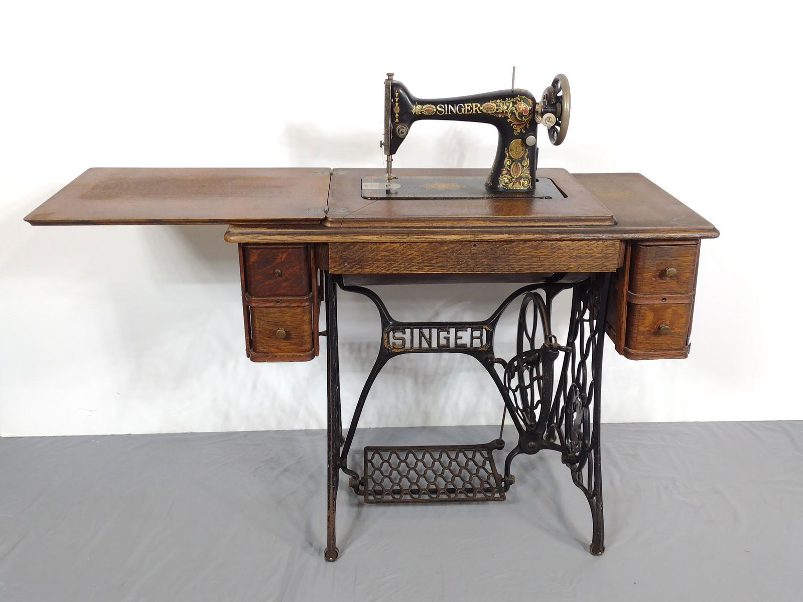 Singer Treadle Sewing Machine (1 of 11)