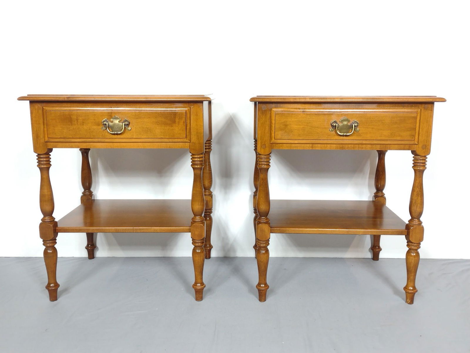 Pair Of Ethan Allen Night Stands (1 of 7)