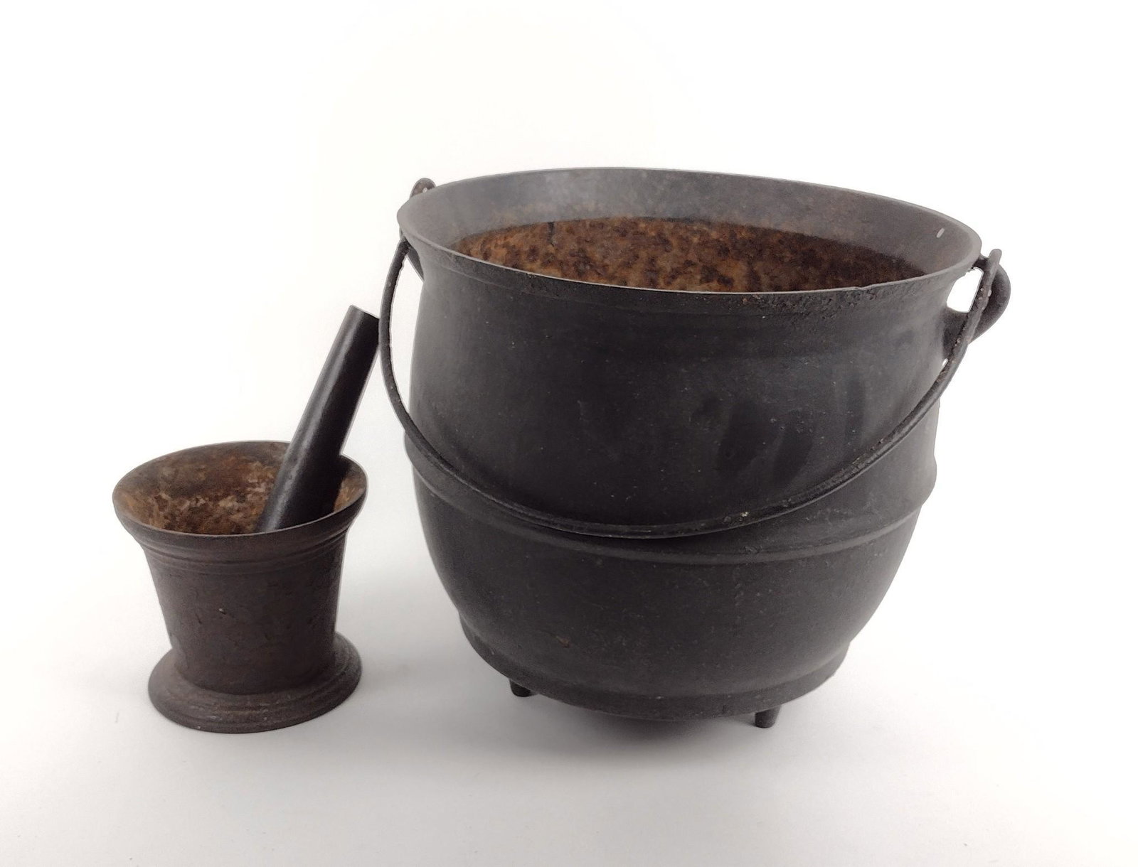 Cast Iron Cauldron & Mortar and Pestle: 5" to 11" wide X 4-1/2" to 10-1/4" high. MEG IMPORTANT: Before bidding, please read the terms and conditions. When you registered for the auction you agreed to these terms and will be required to comp