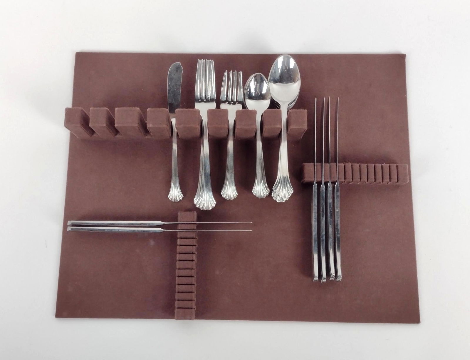 33 Pcs Wallace Stainless Steel Flatware (1 of 3)